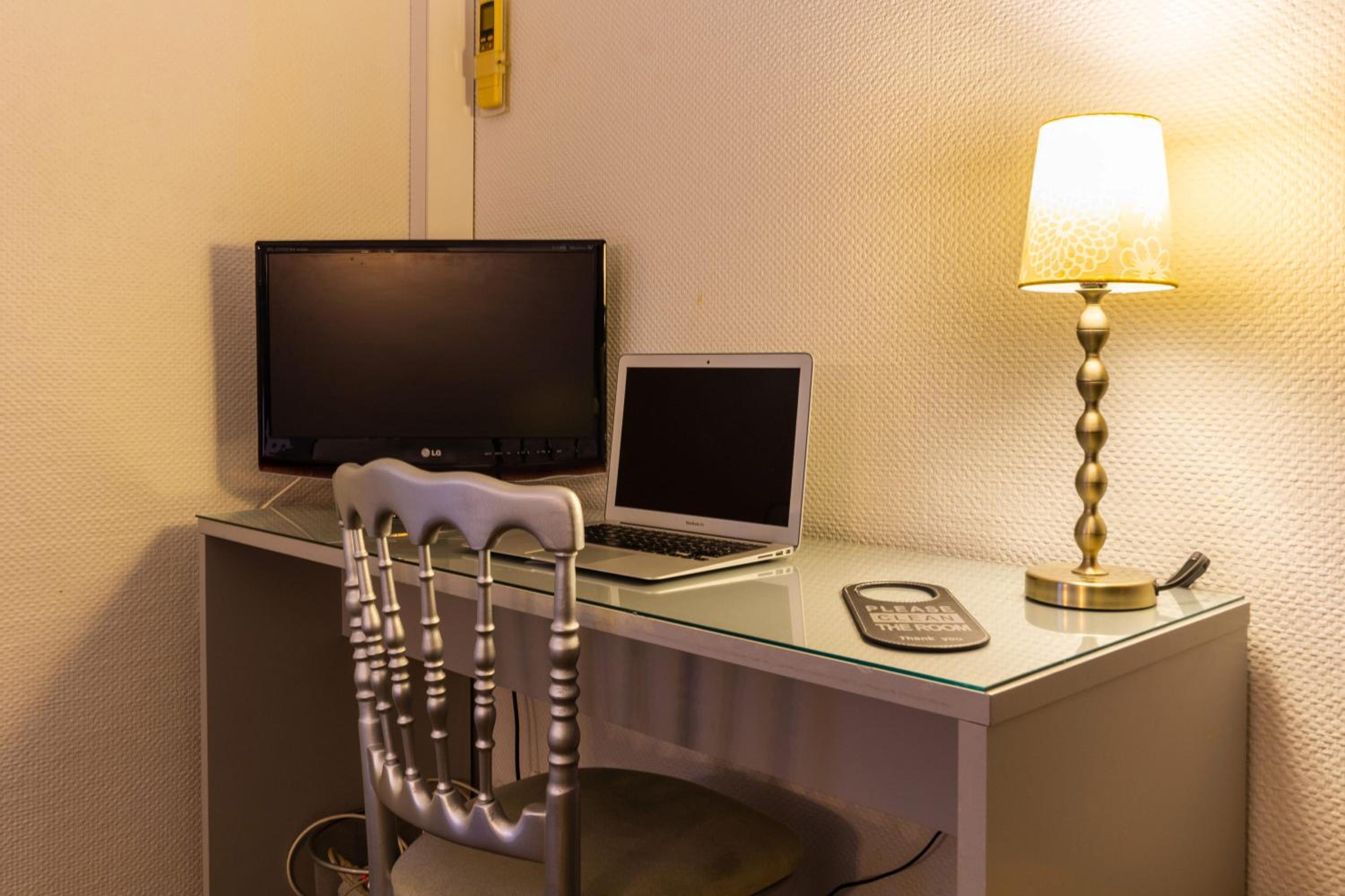 Classic Double Room - Photo 9