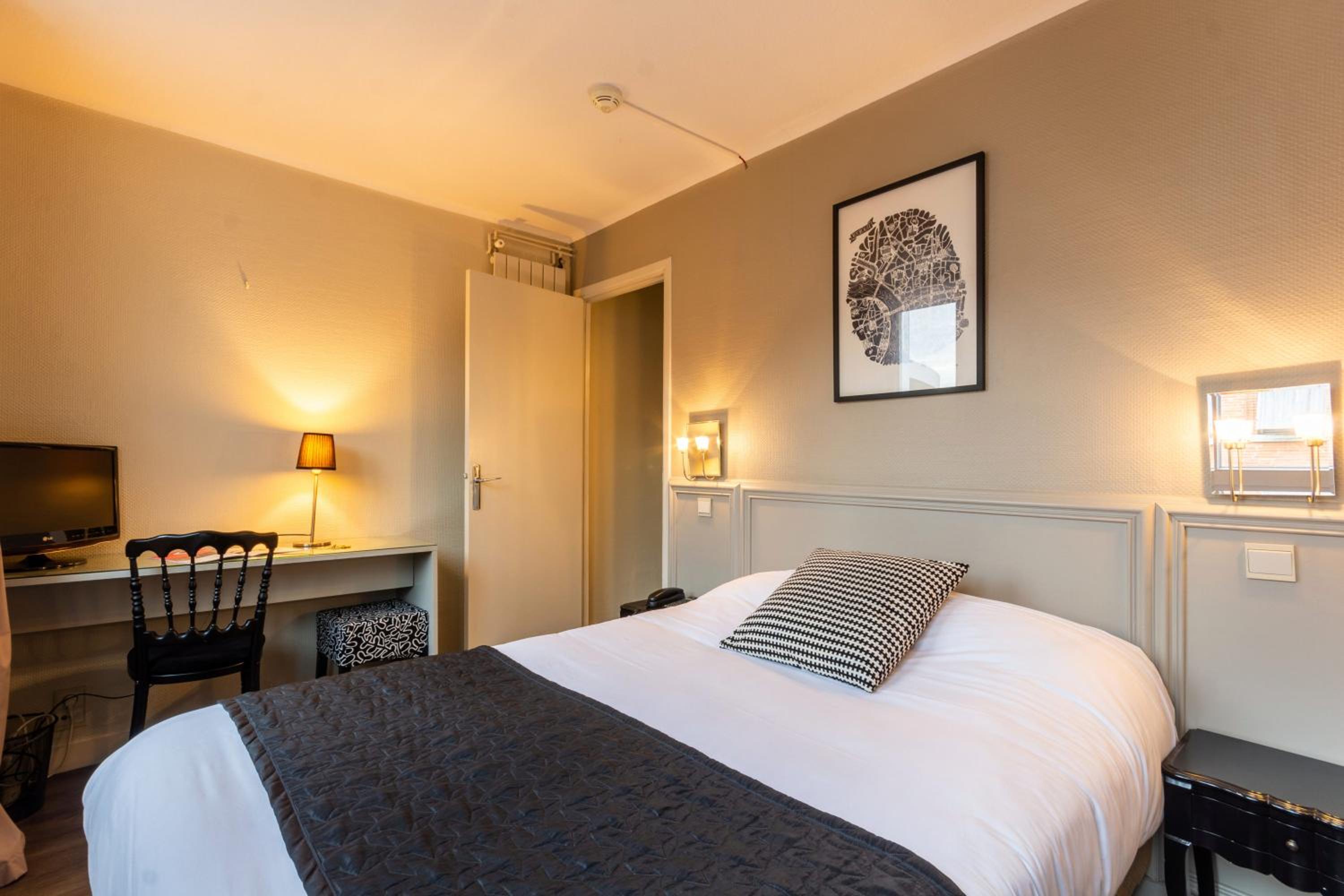 Classic Double Room - Photo 8