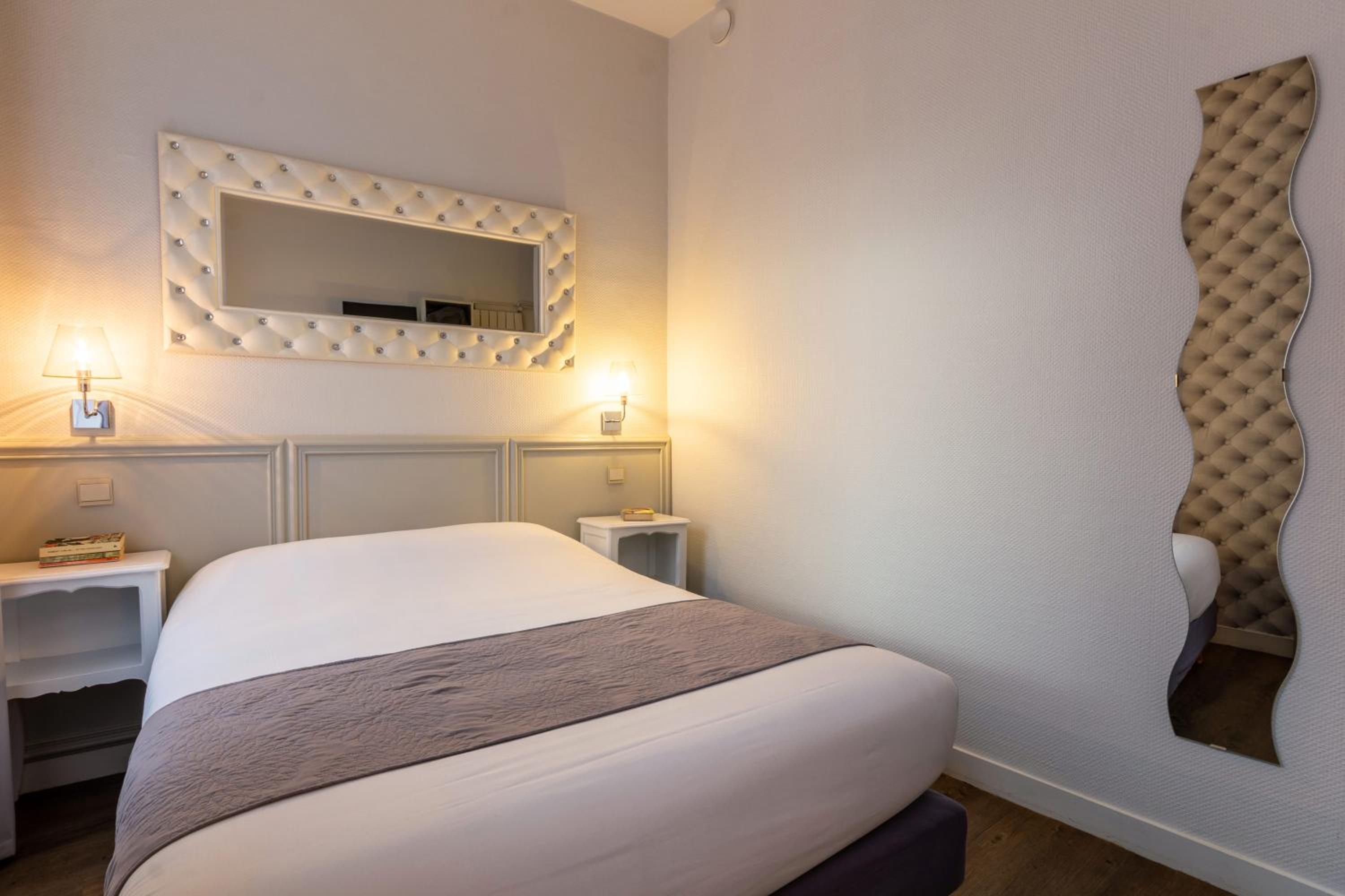 Classic Double Room - Photo 10