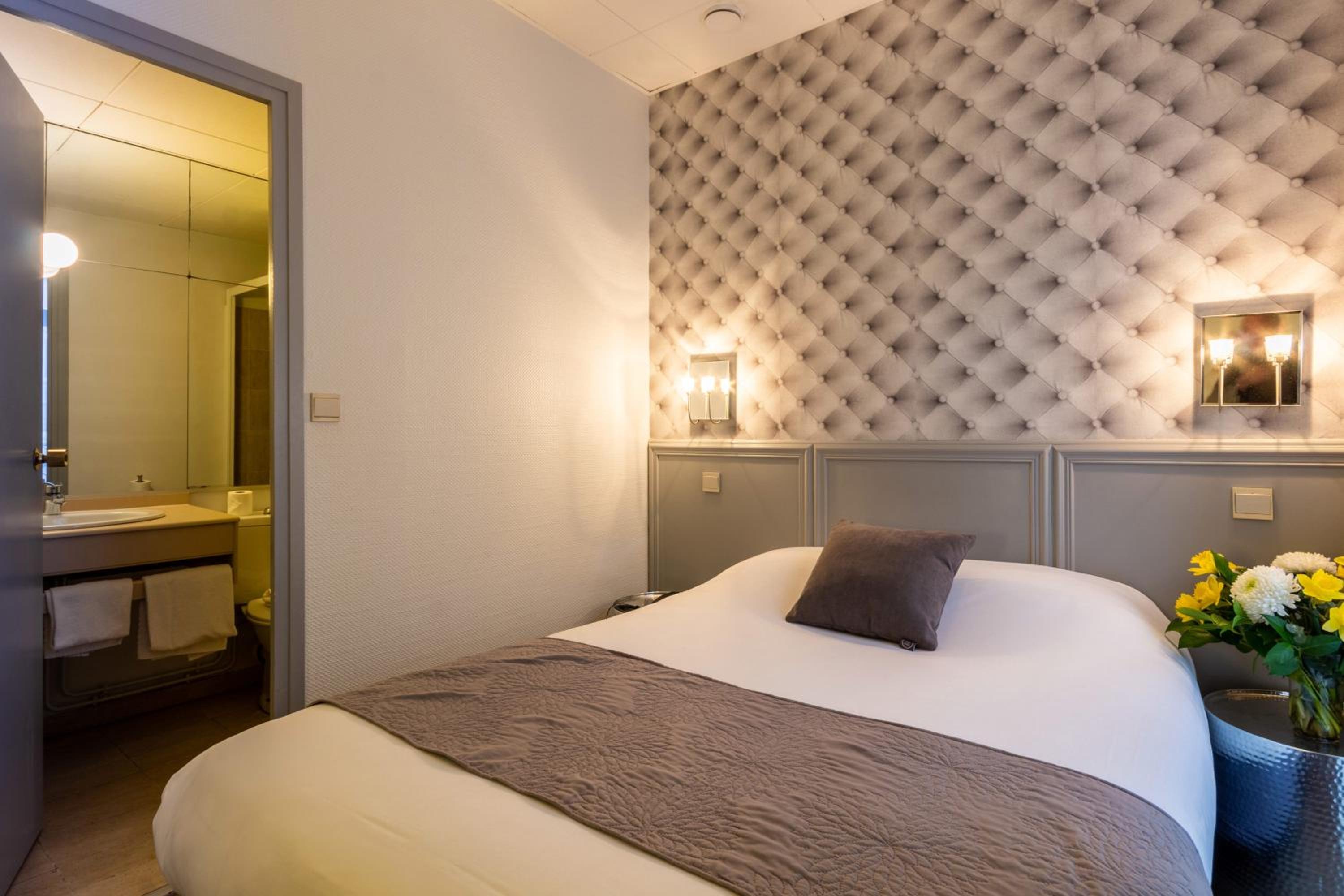 Classic Double Room - Photo 12