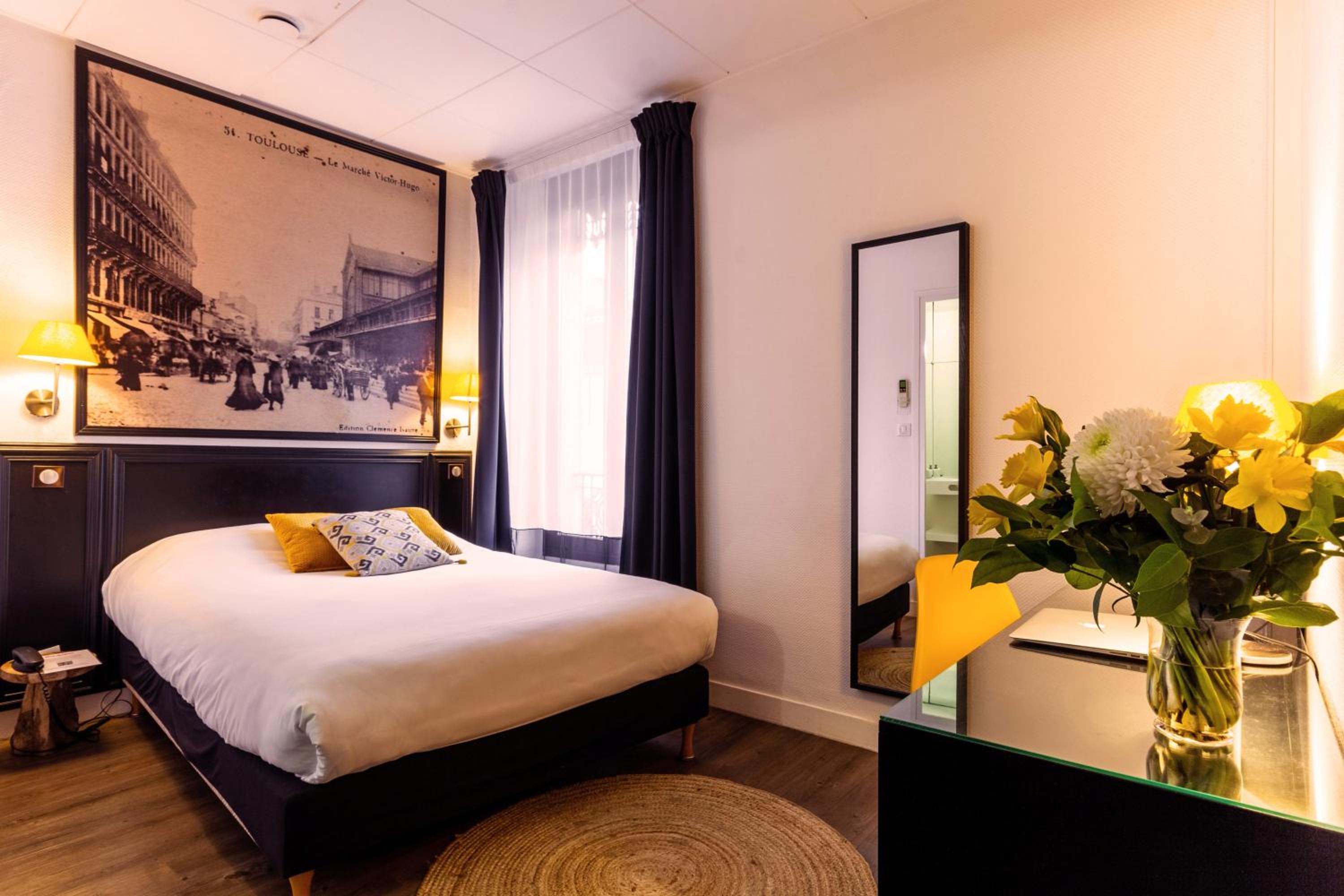 Classic Double Room - Photo 17