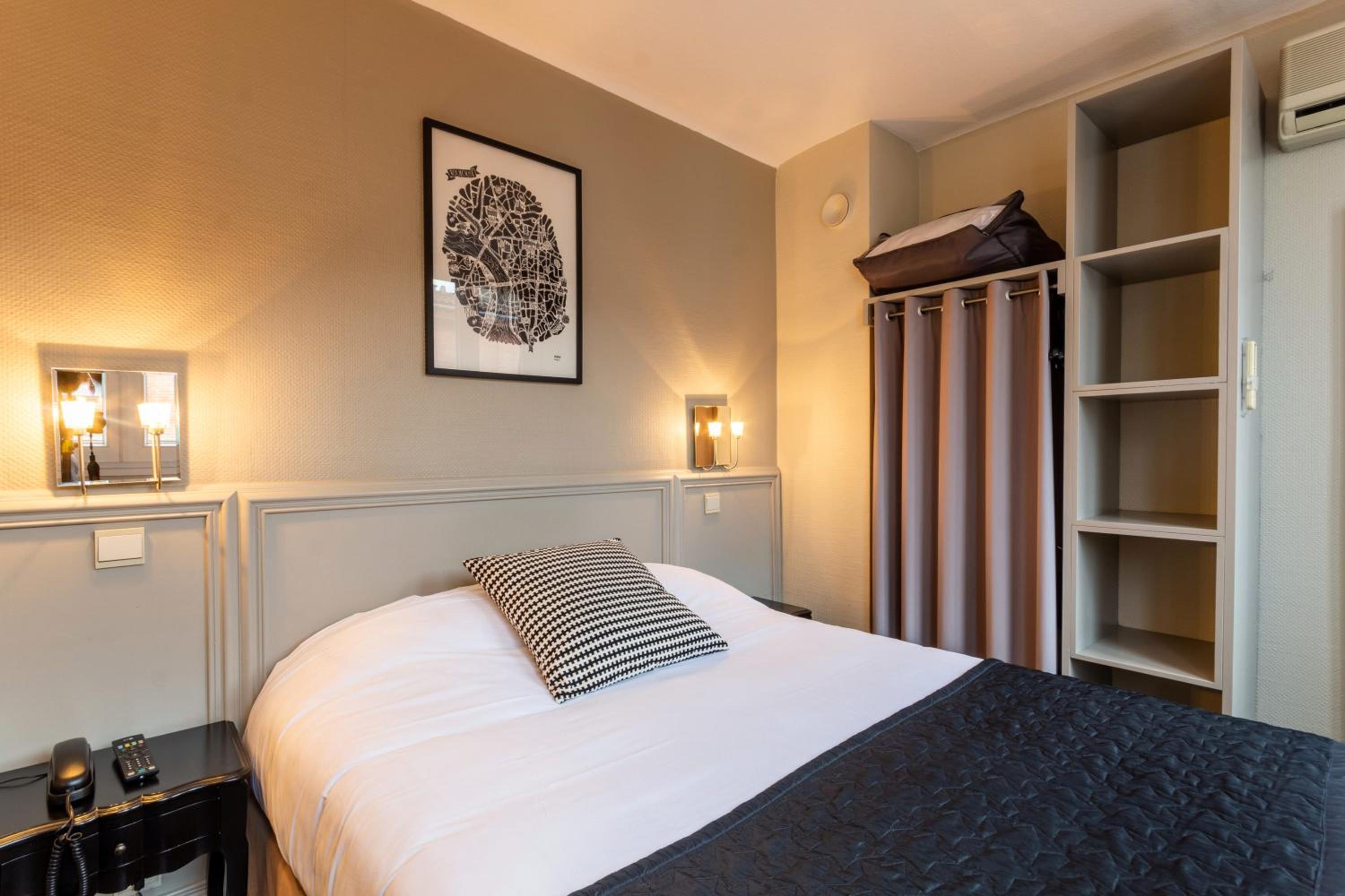 Classic Double Room - Photo 21