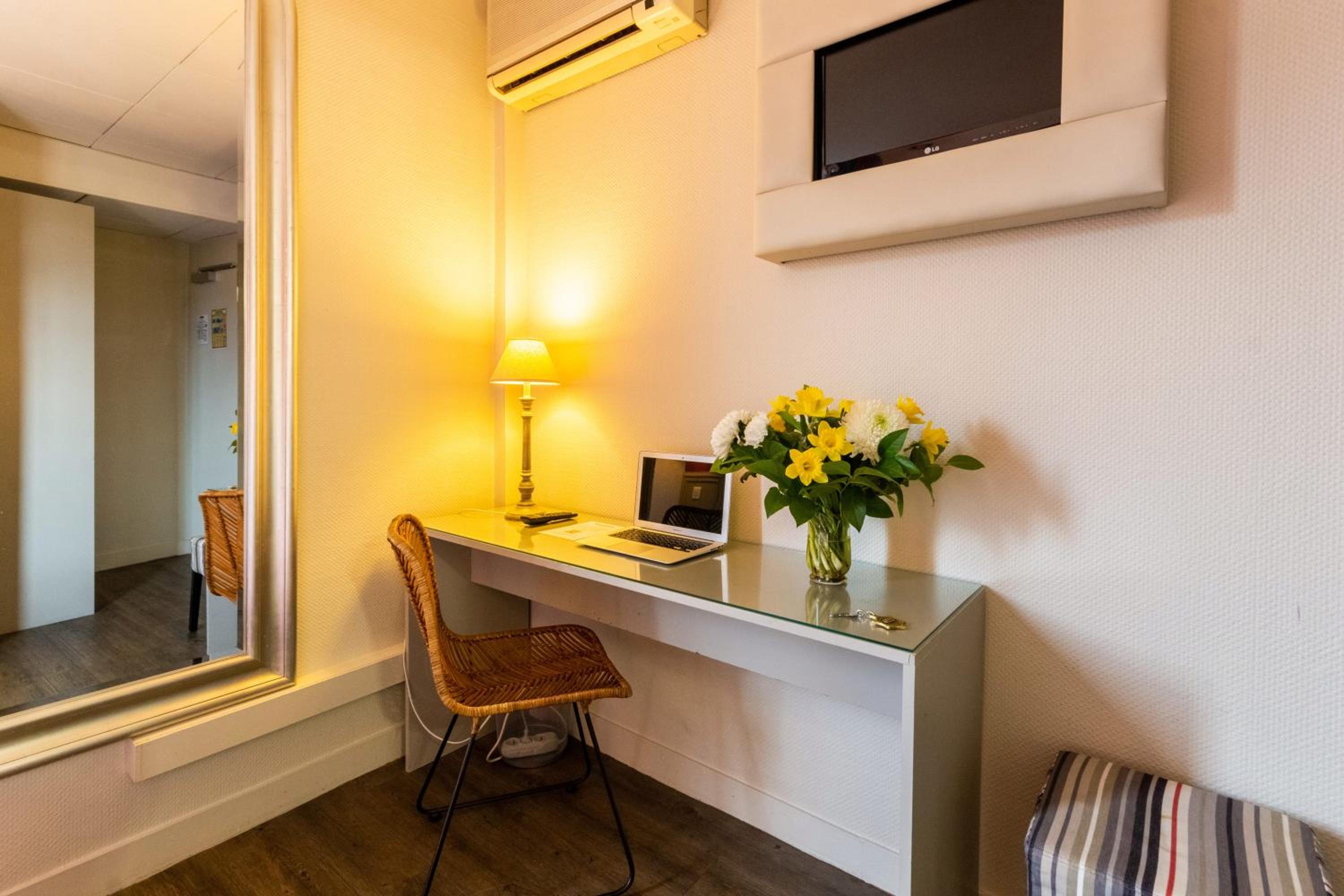 Classic Double Room - Photo 20