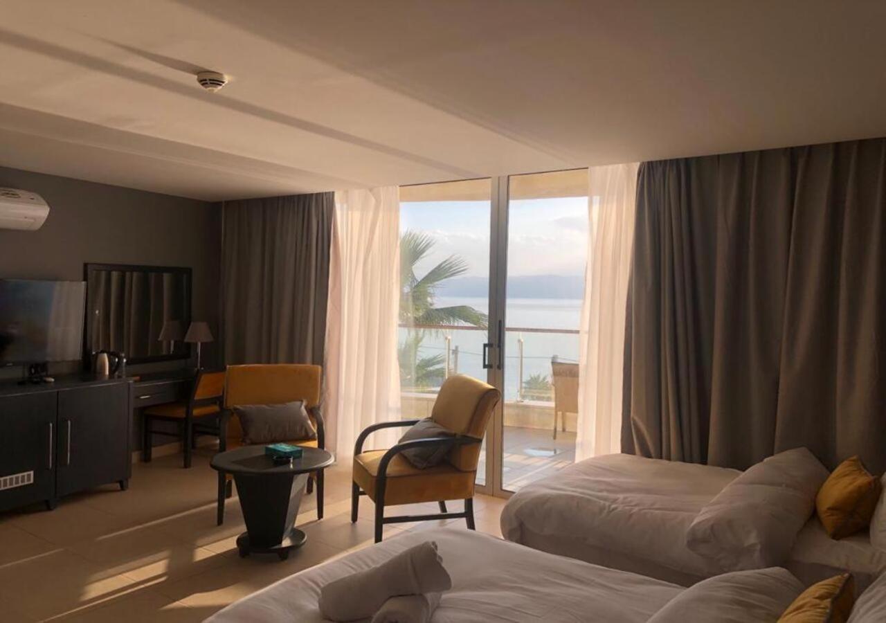 Standard Twin Room with Sea View - Photo 5