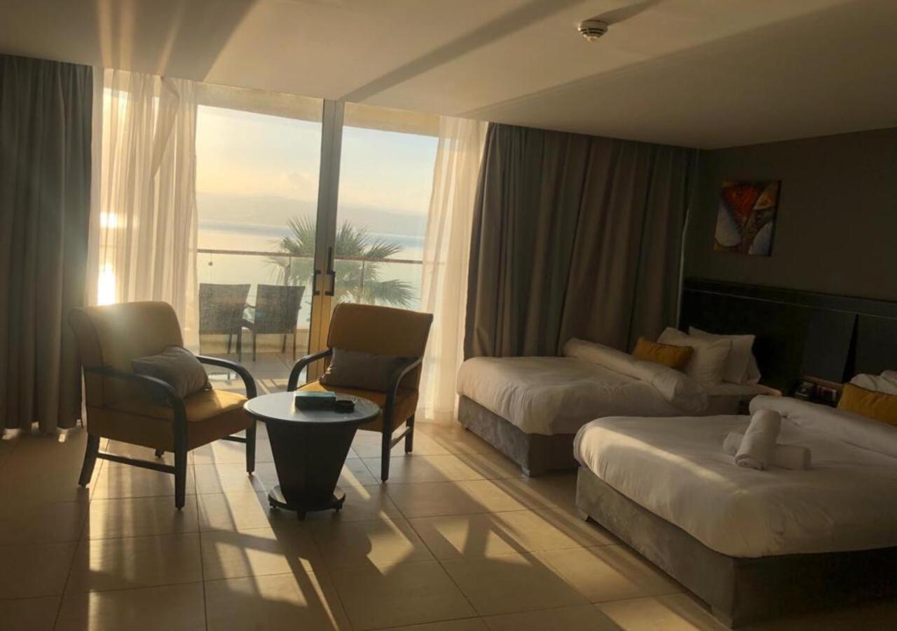 Standard Twin Room with Sea View - Photo 4