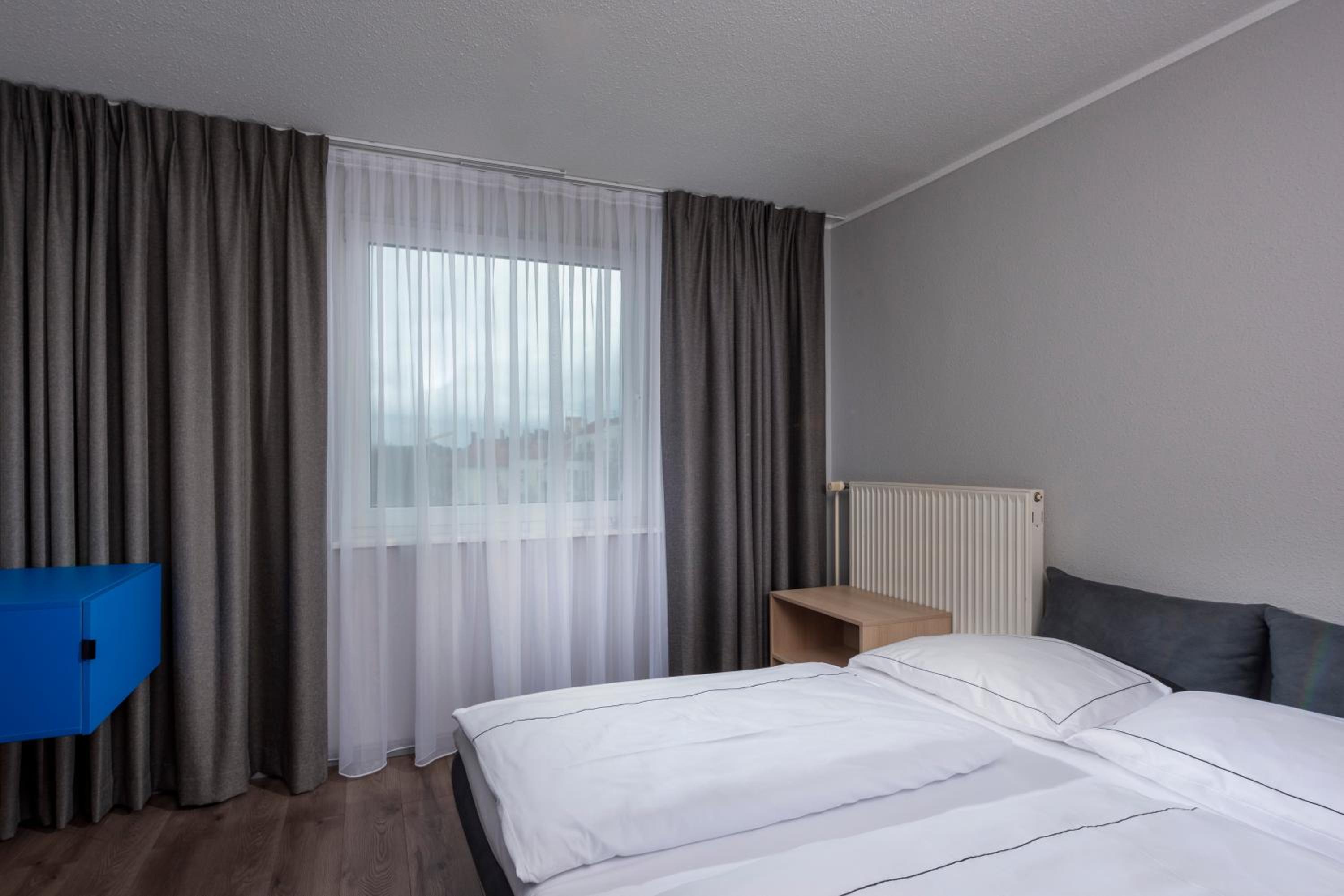 Family Suite with Two Single Beds and  Sofa photo 3