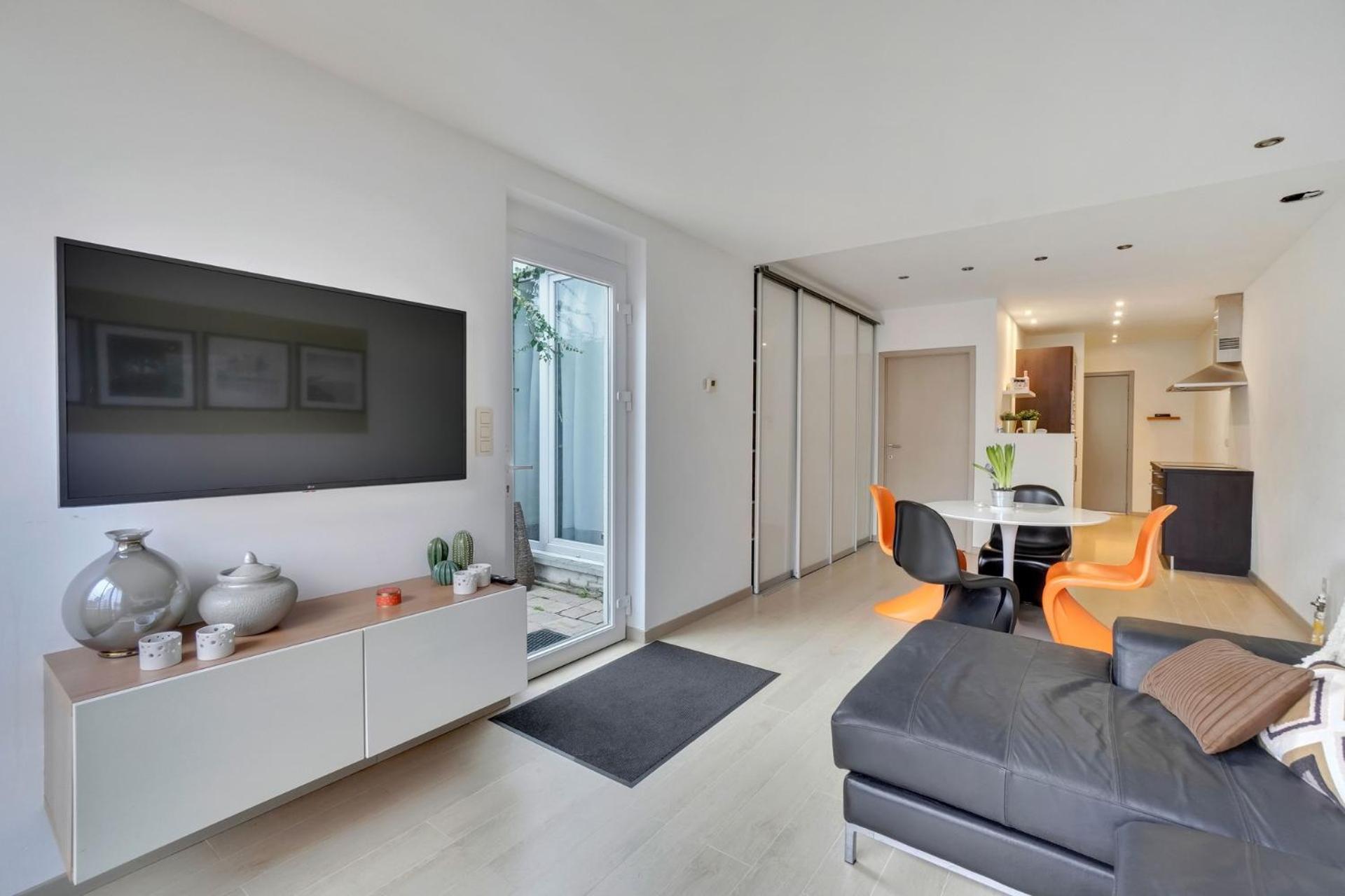 One-Bedroom Apartment photo 1