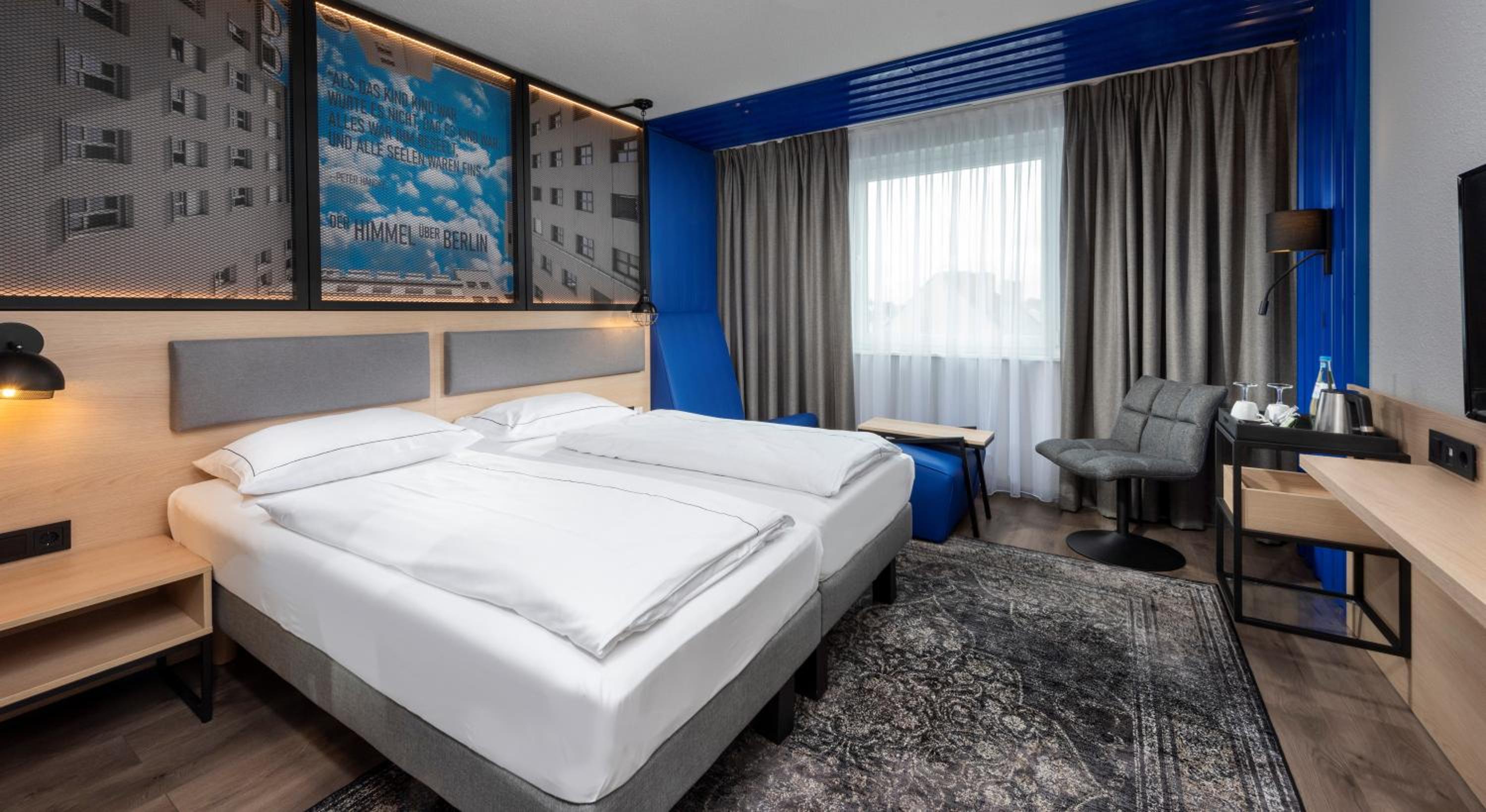 Family Suite with Two Single Beds and  Sofa photo 1