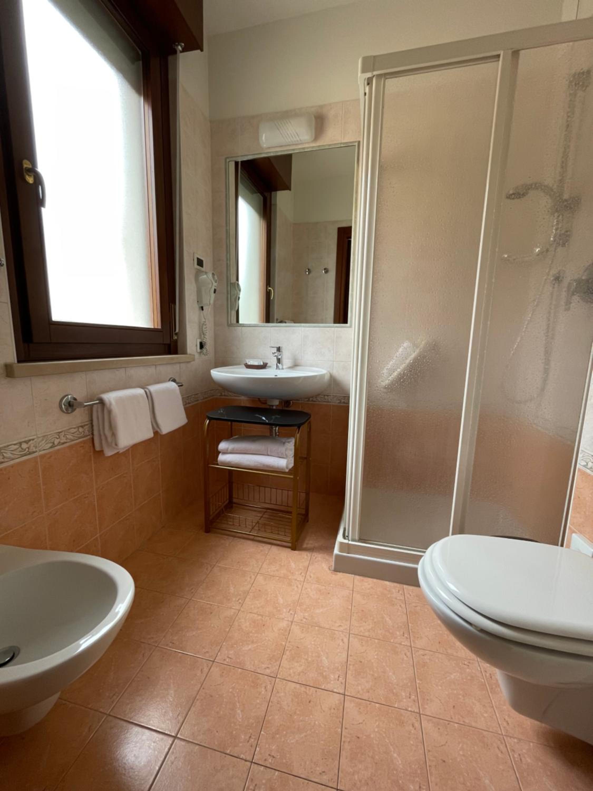 Economy Double Room - Photo 14