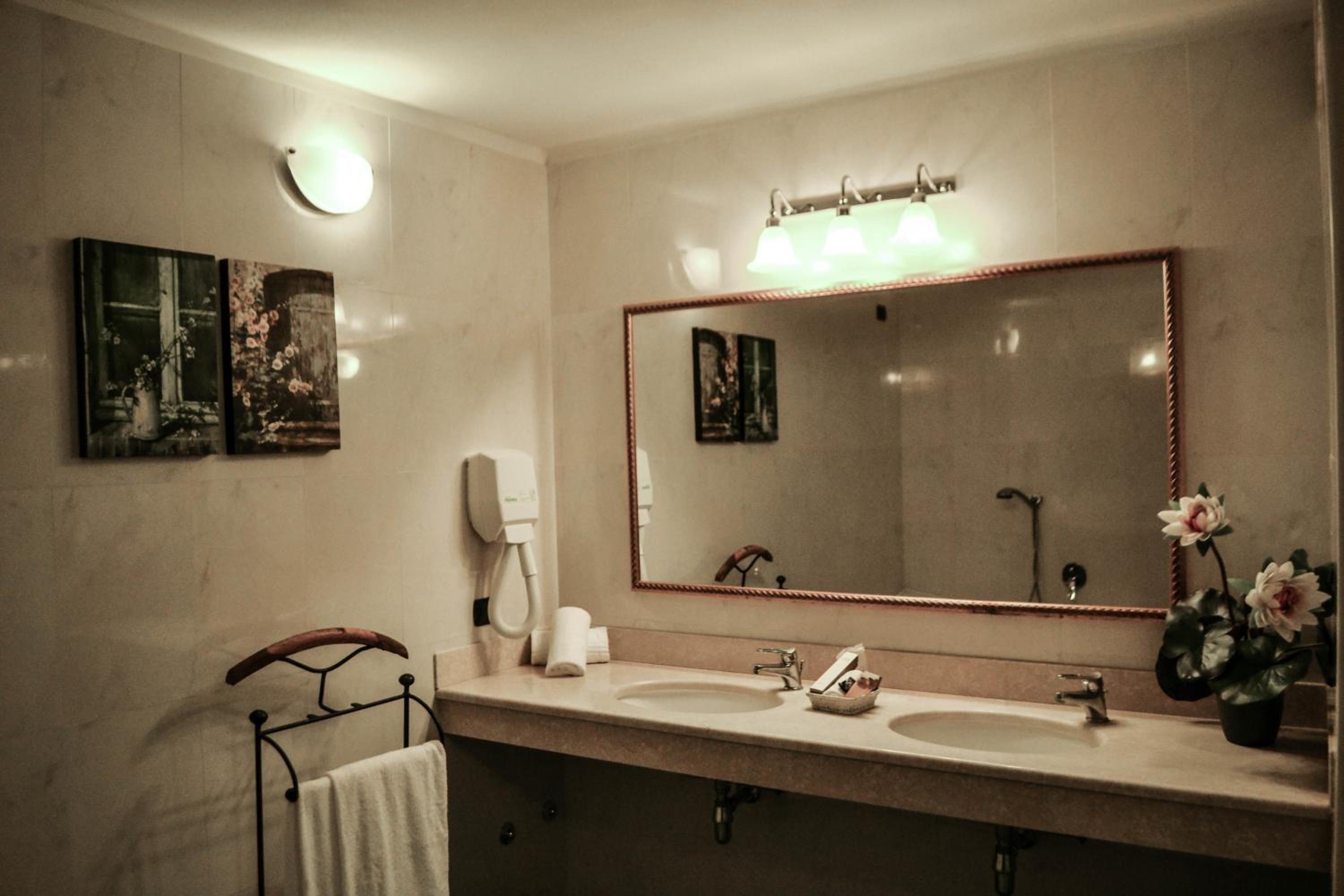 Superior Room with 2 Double Beds photo 3