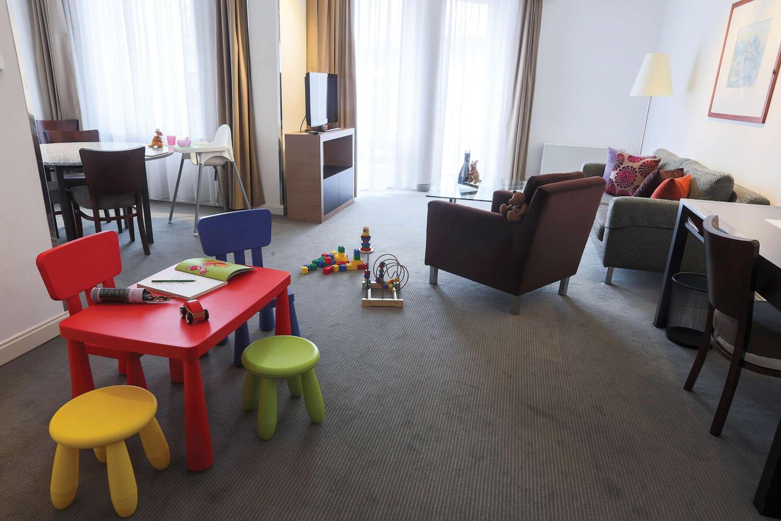 One-Bedroom Apartment - Photo 12