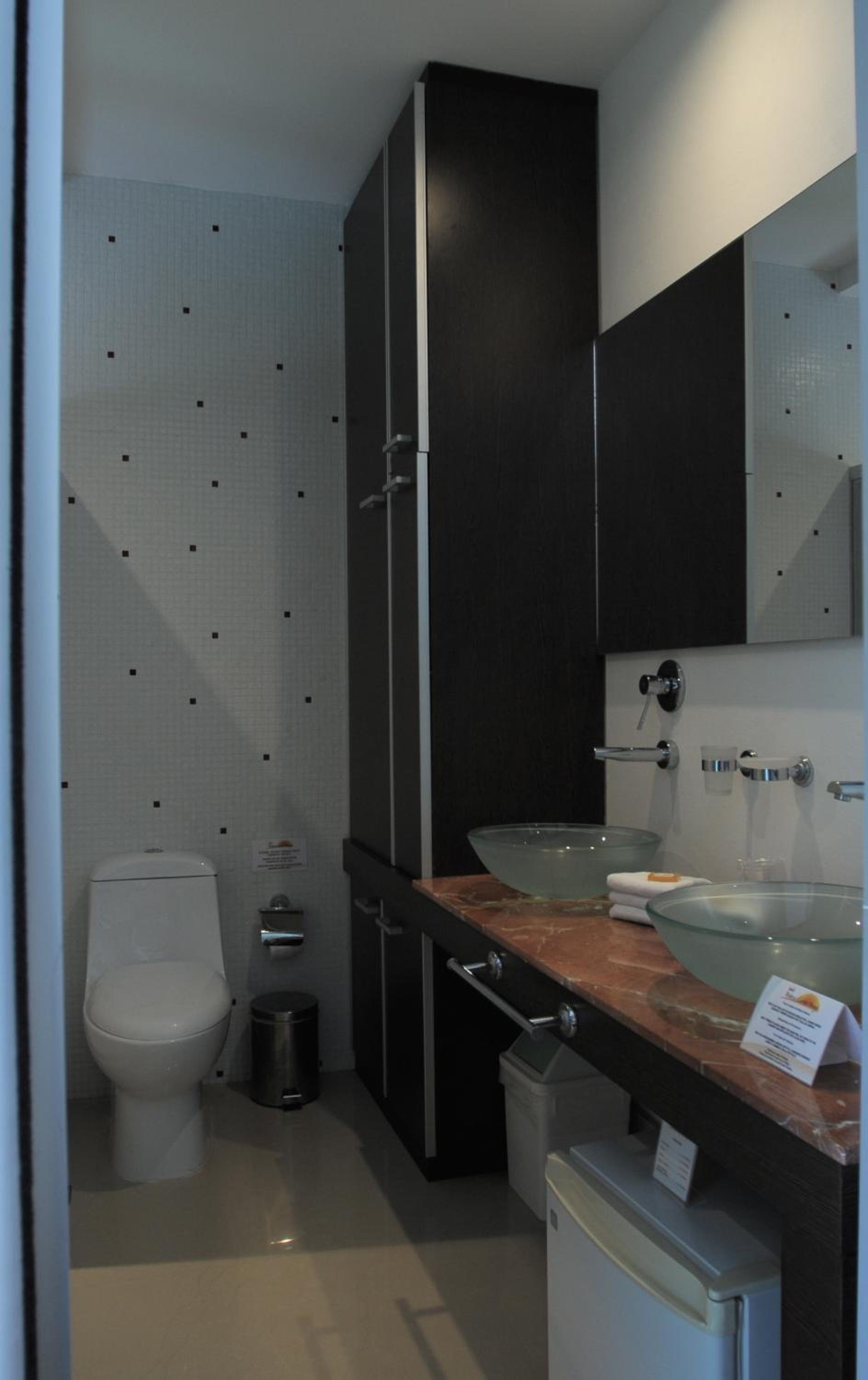 Deluxe Double Room with Balcony - Photo 7