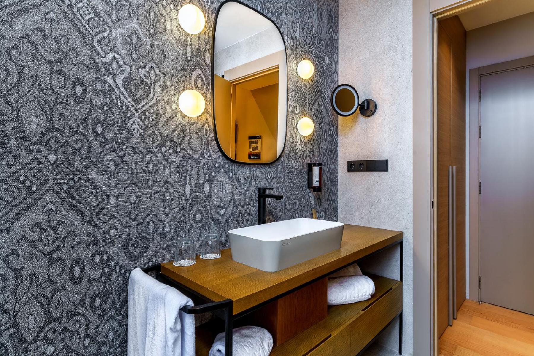 Double Room thumbnail 6
