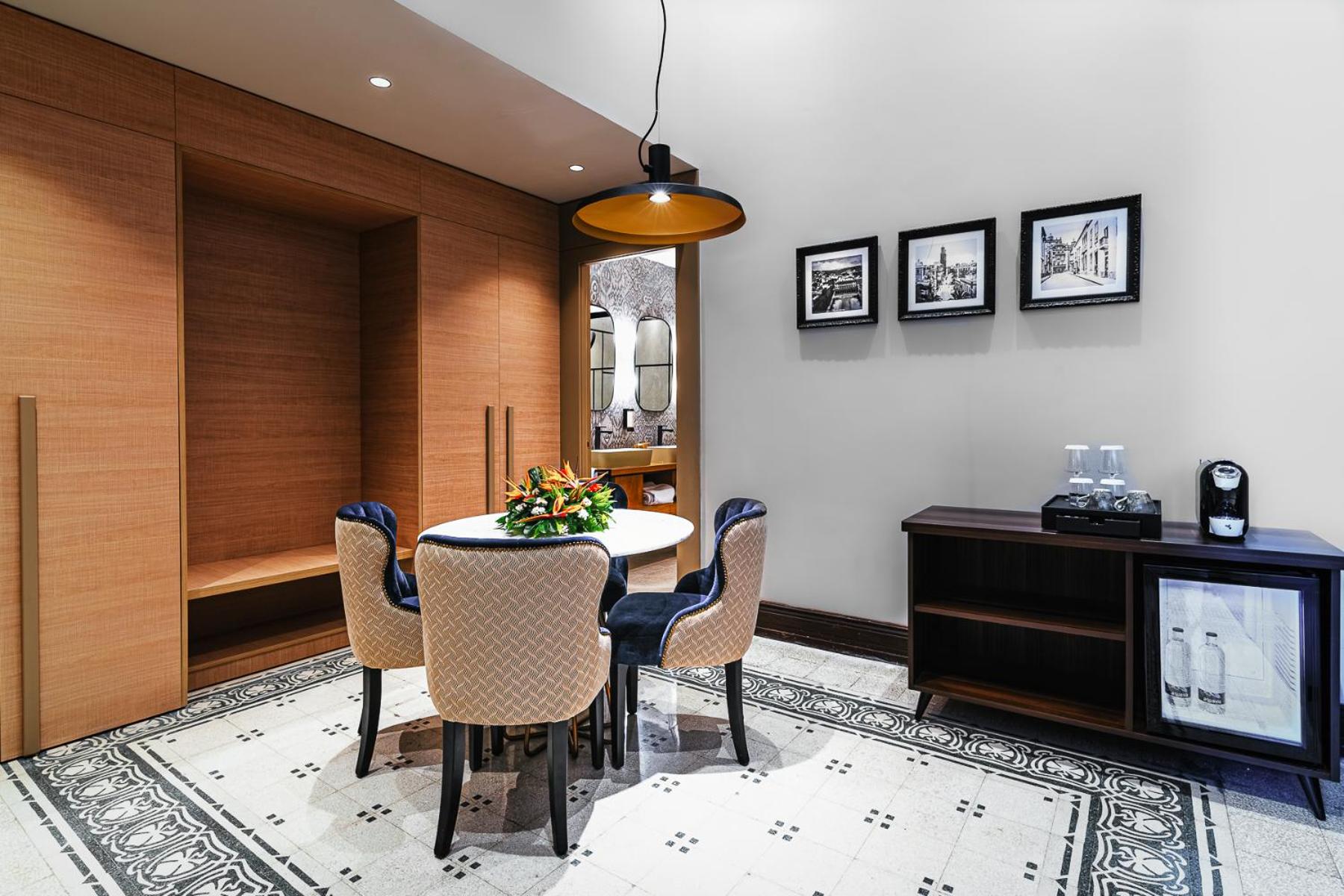 Executive Double Room thumbnail 5