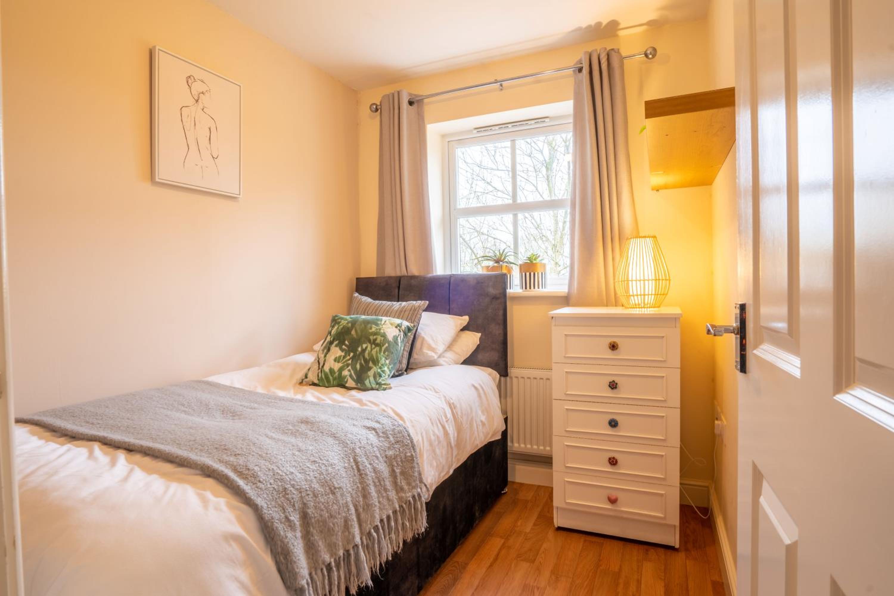 Three-Bedroom House photo 3