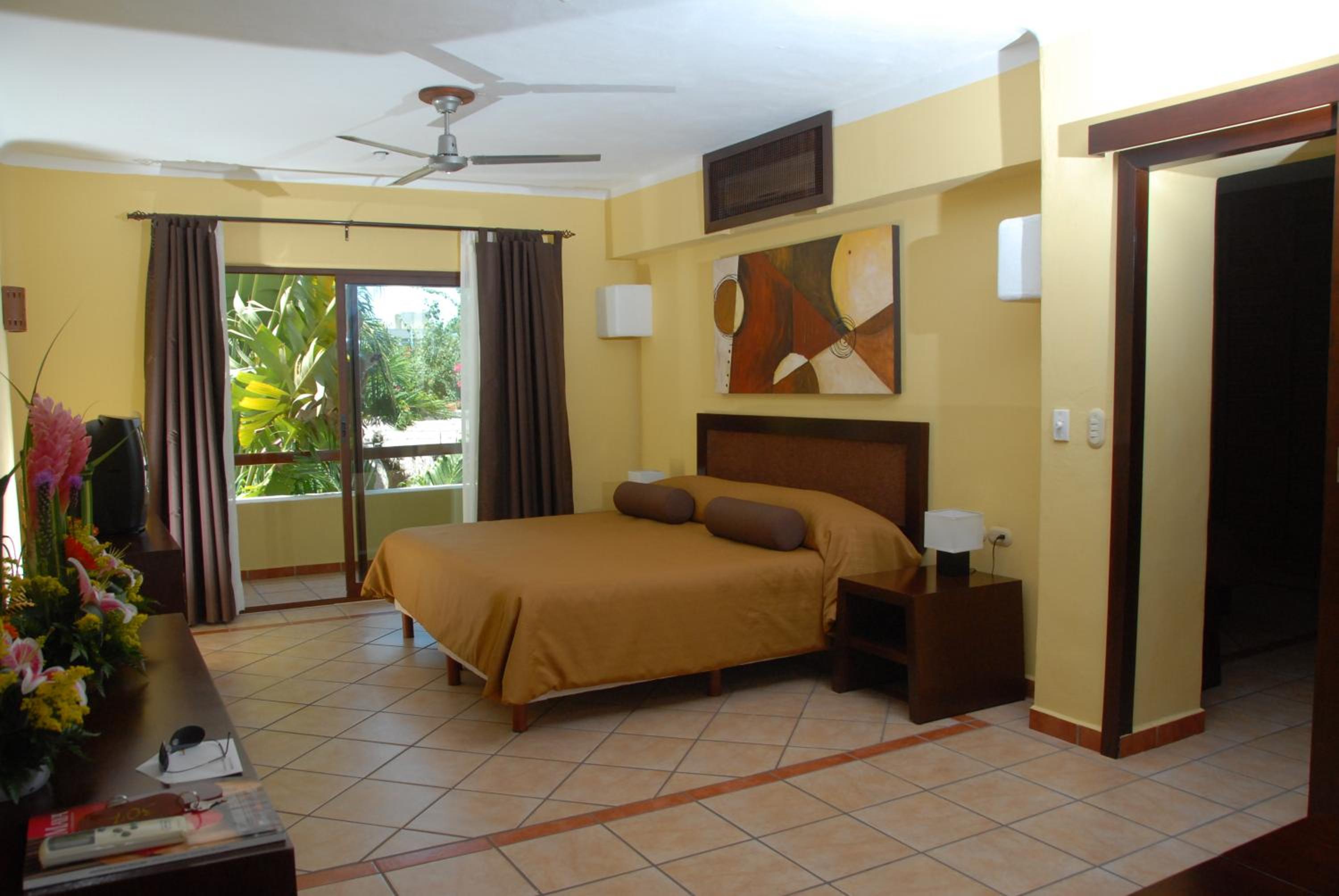 King Suite with Spa Bath and Balcony - Photo 7