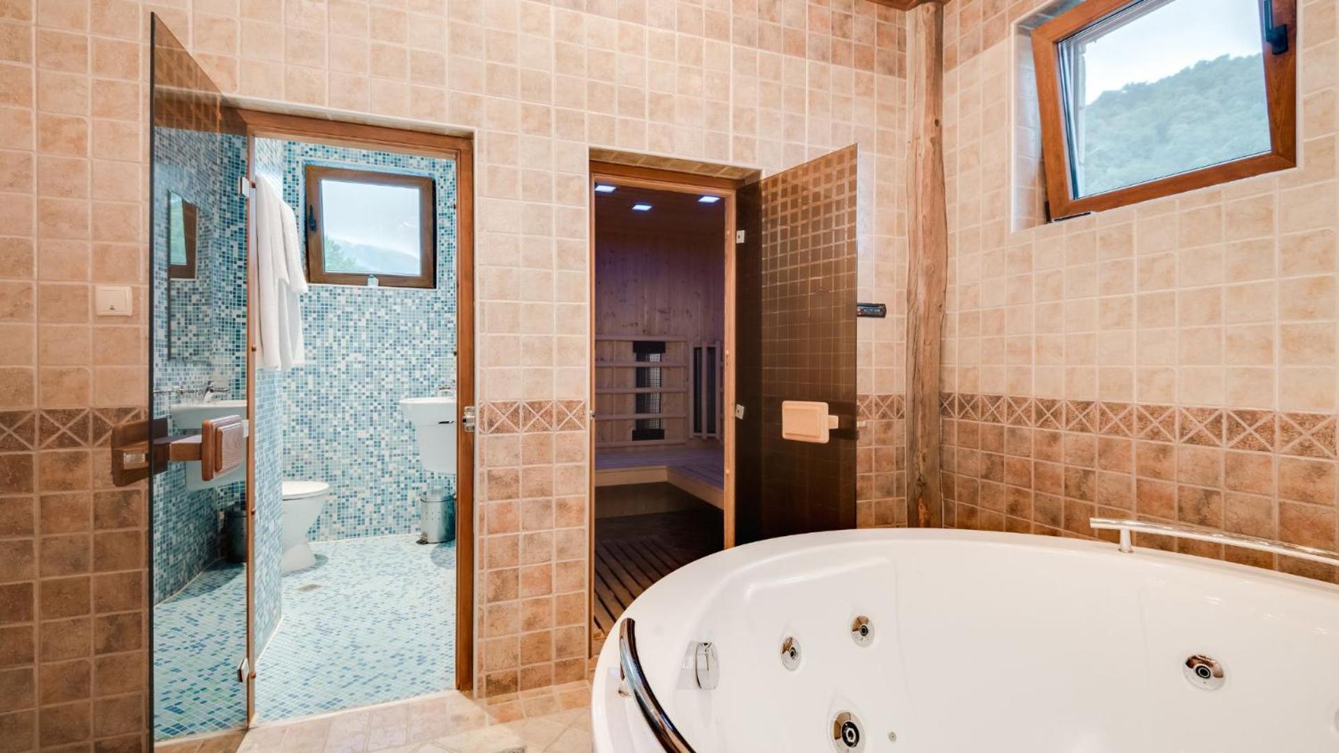 King Room with Spa Bath