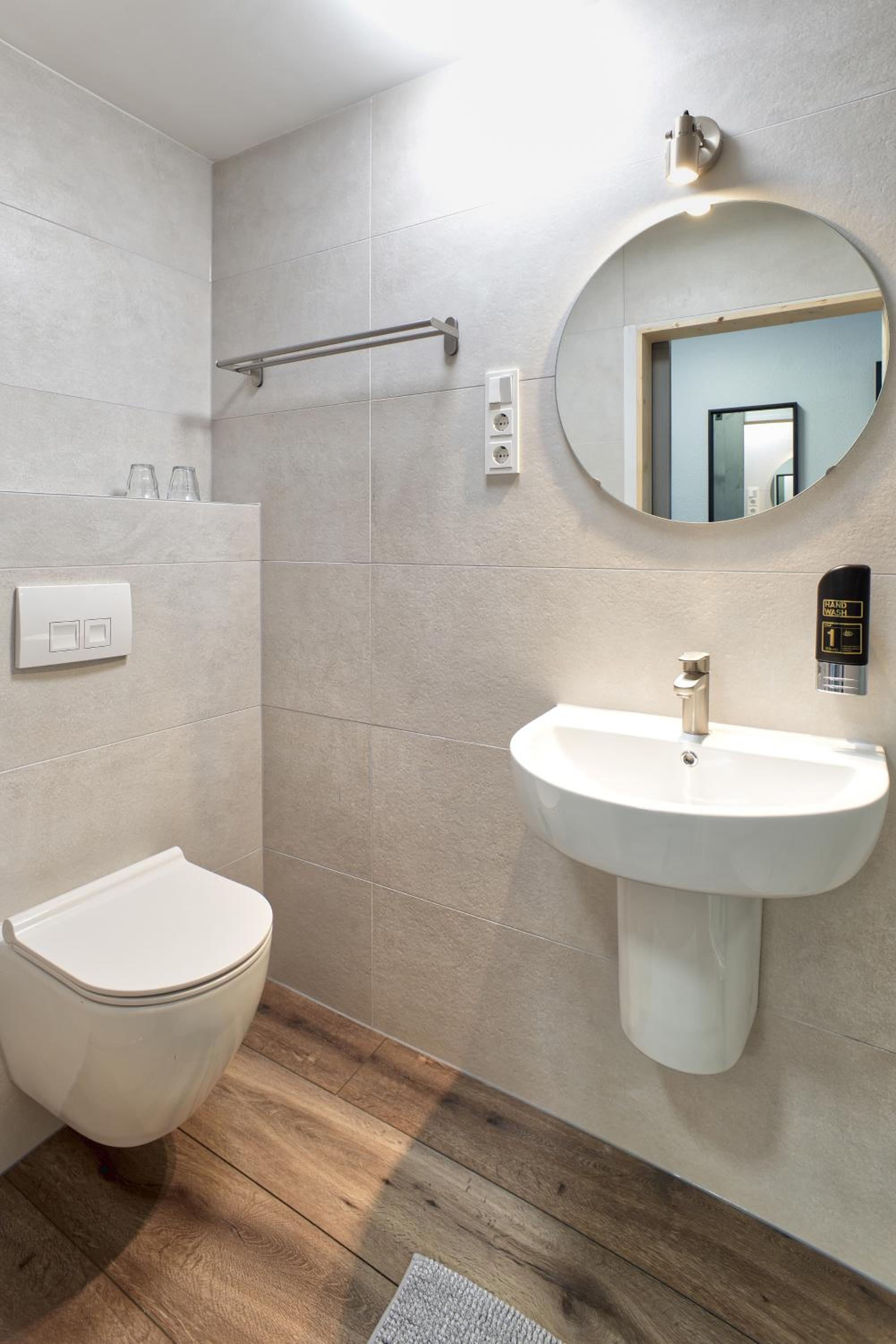 Budget Double Room - Photo 3