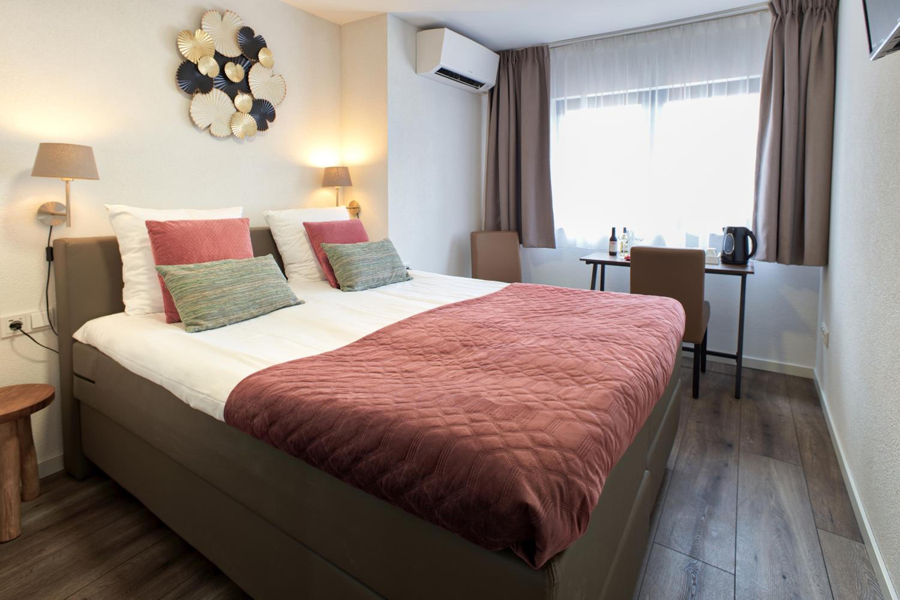 Standard King Room - Photo 6