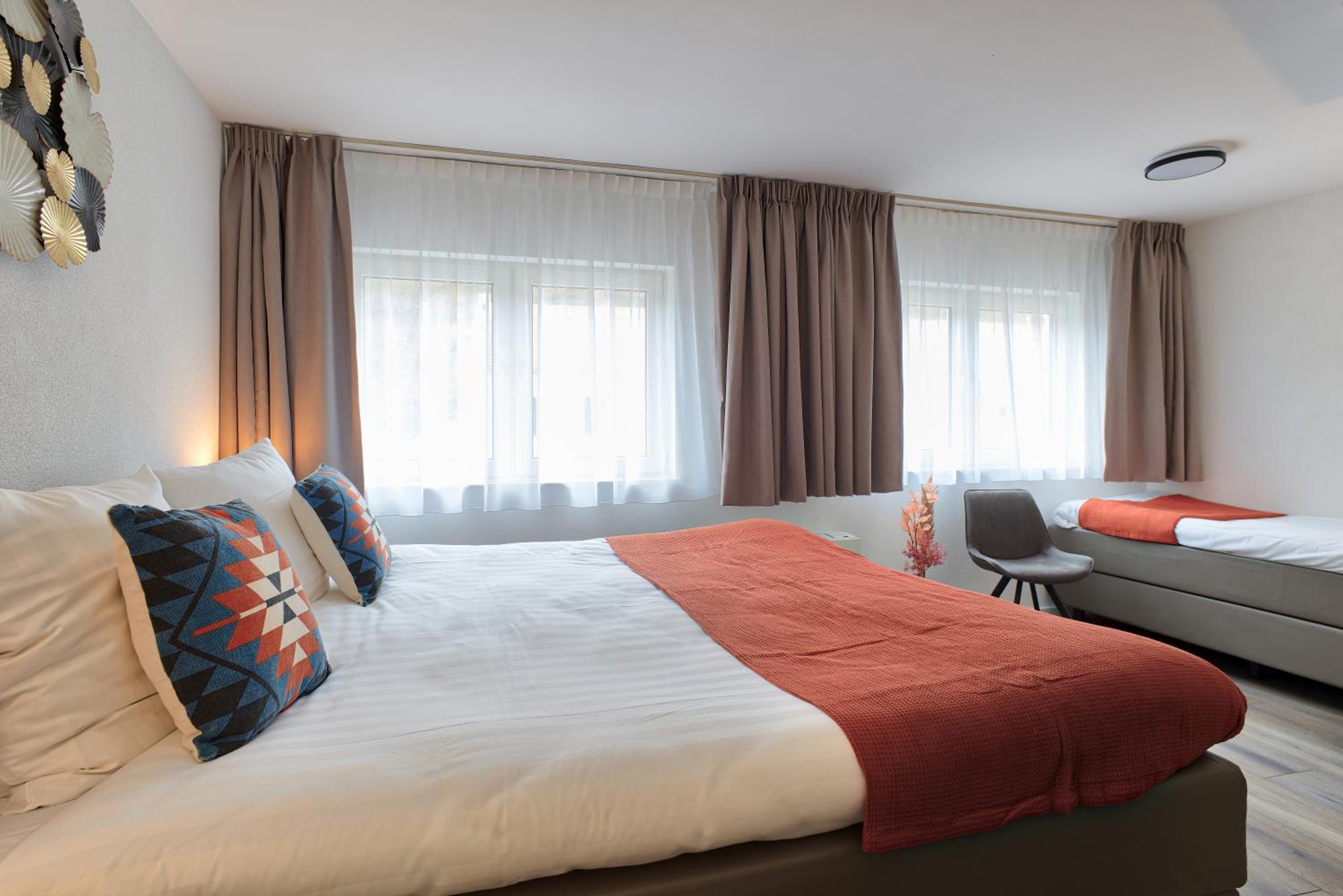 Deluxe King Room - Photo 2