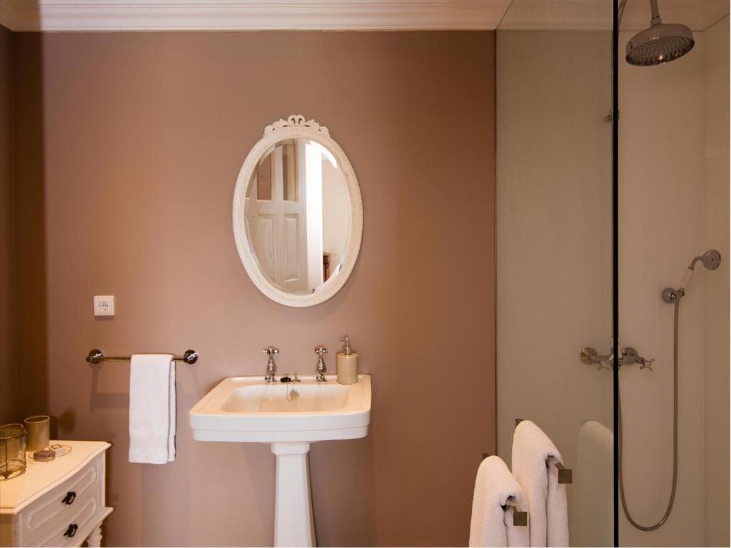 Deluxe Double or Twin Room with River View photo 2