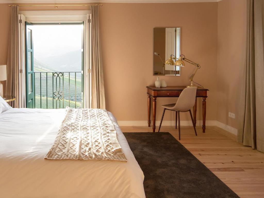 Deluxe Double or Twin Room with River View photo 3