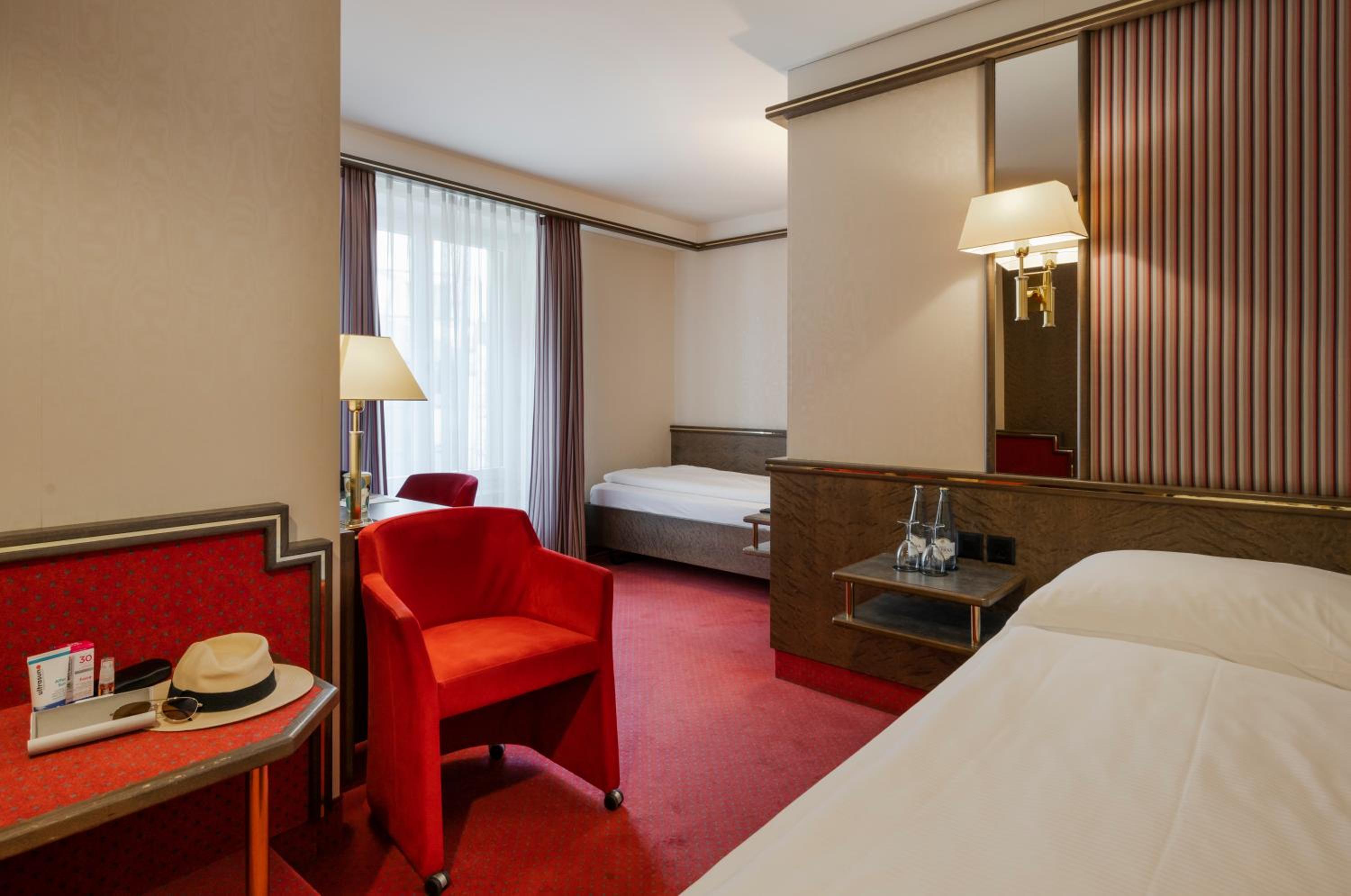 Economy Twin Room - Photo 4