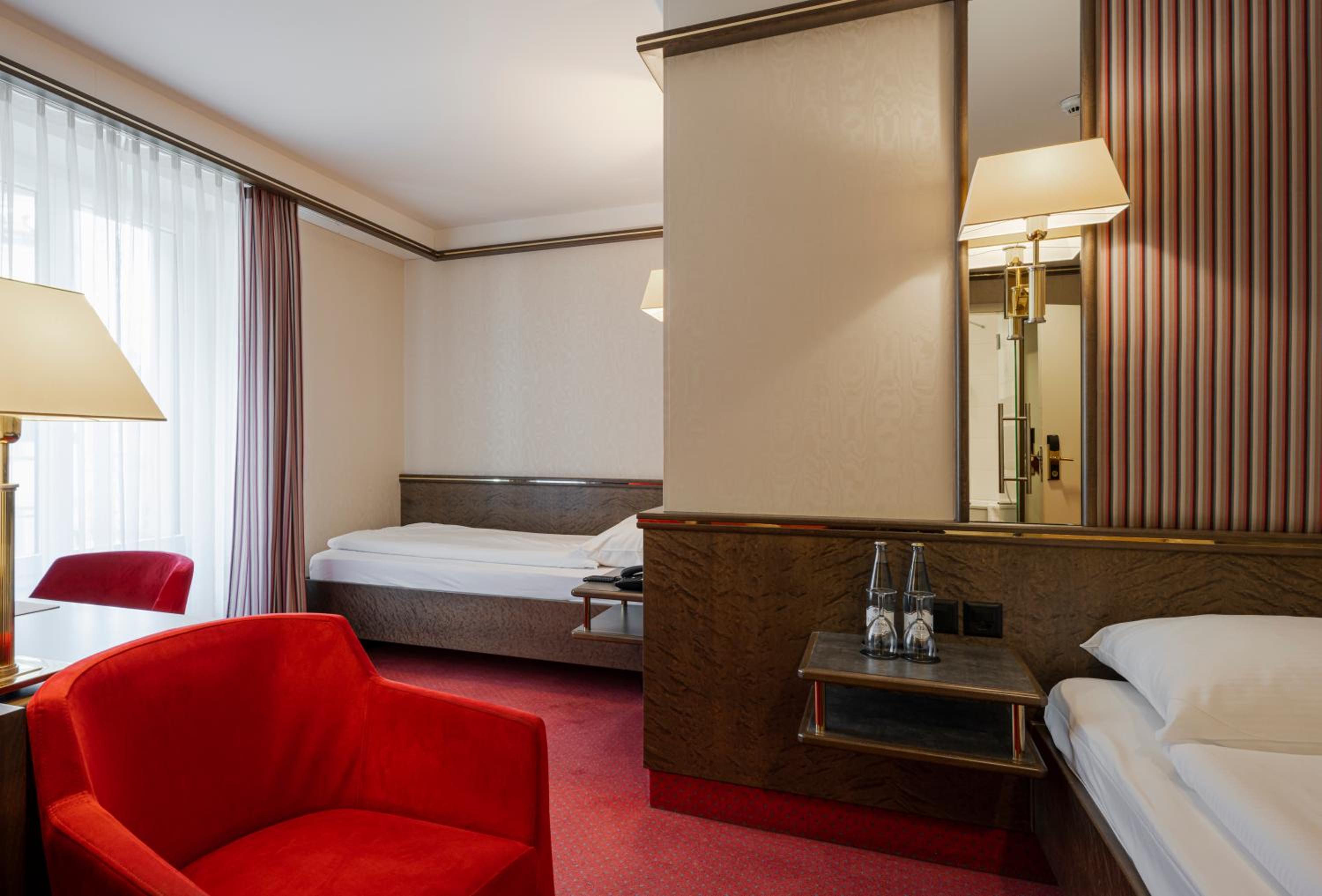 Economy Twin Room - Photo 3