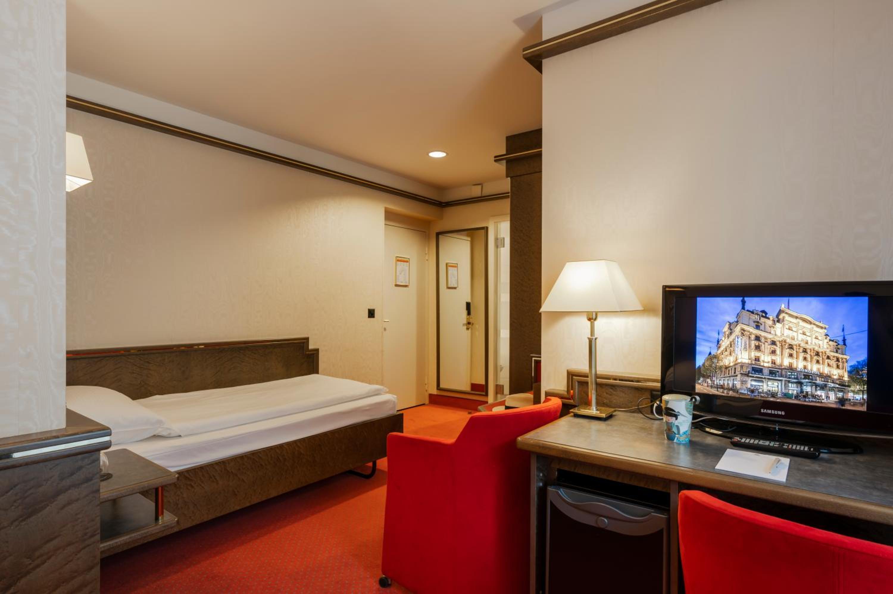 Economy Twin Room - Photo 2