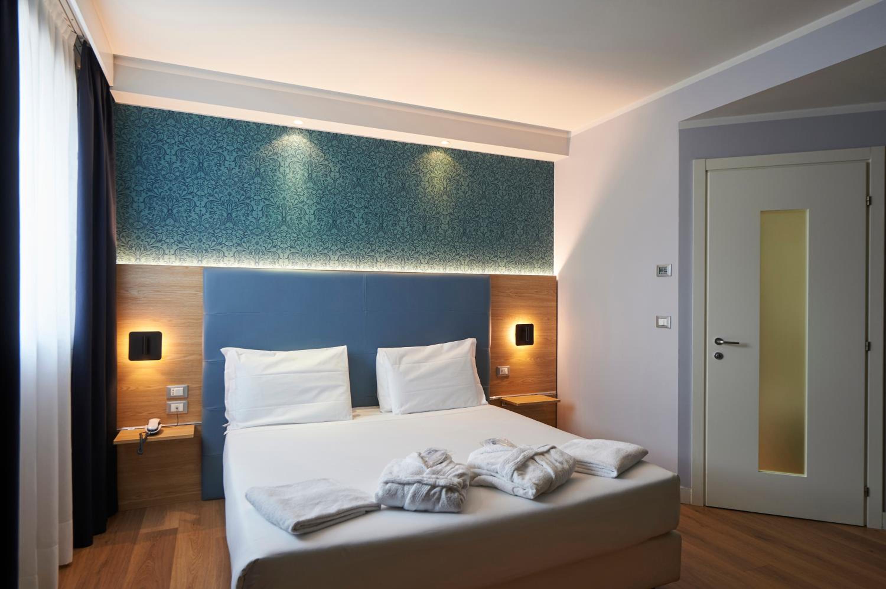 Deluxe Room - Photo 3