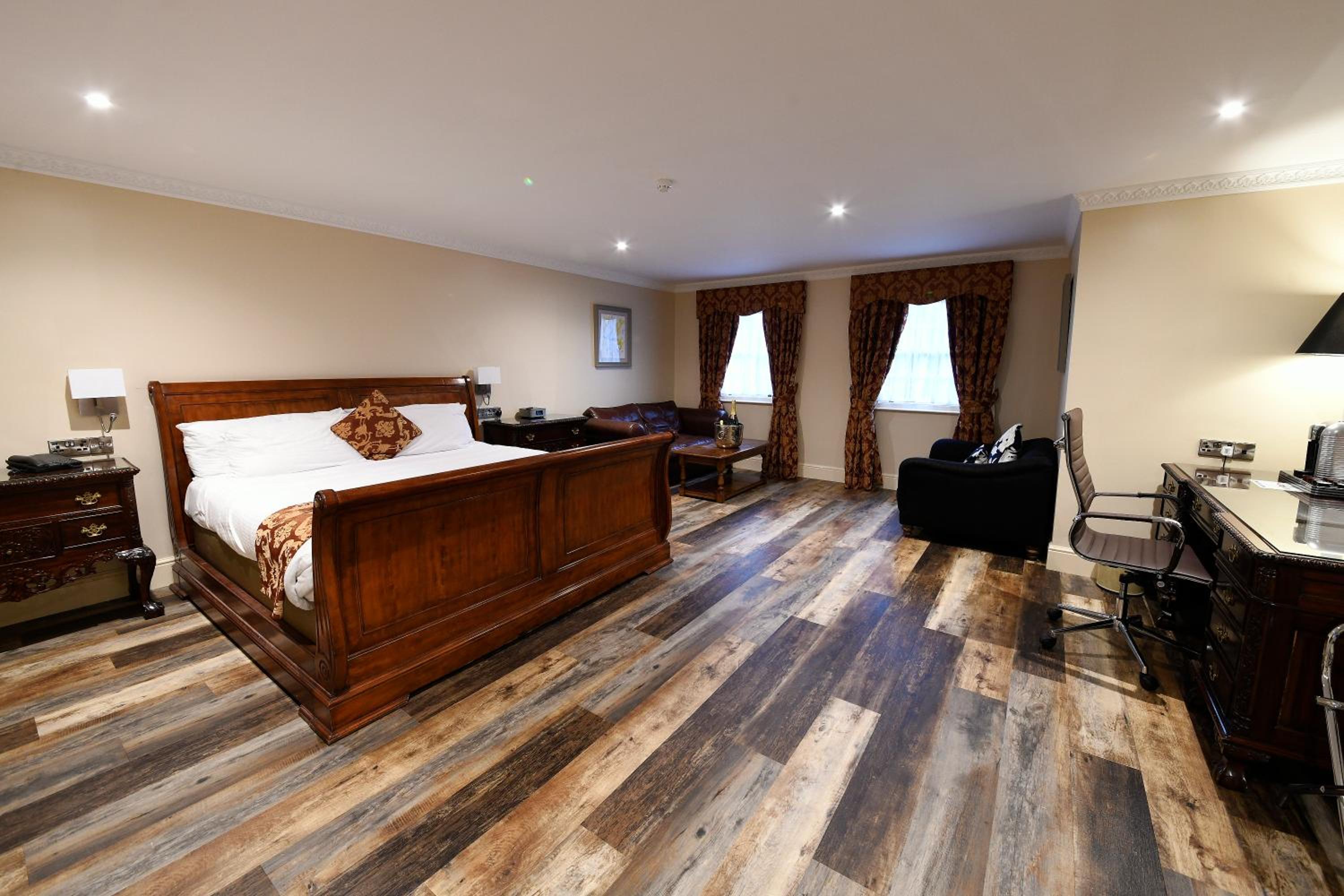 Junior Suite - Non-Smoking - Photo 1