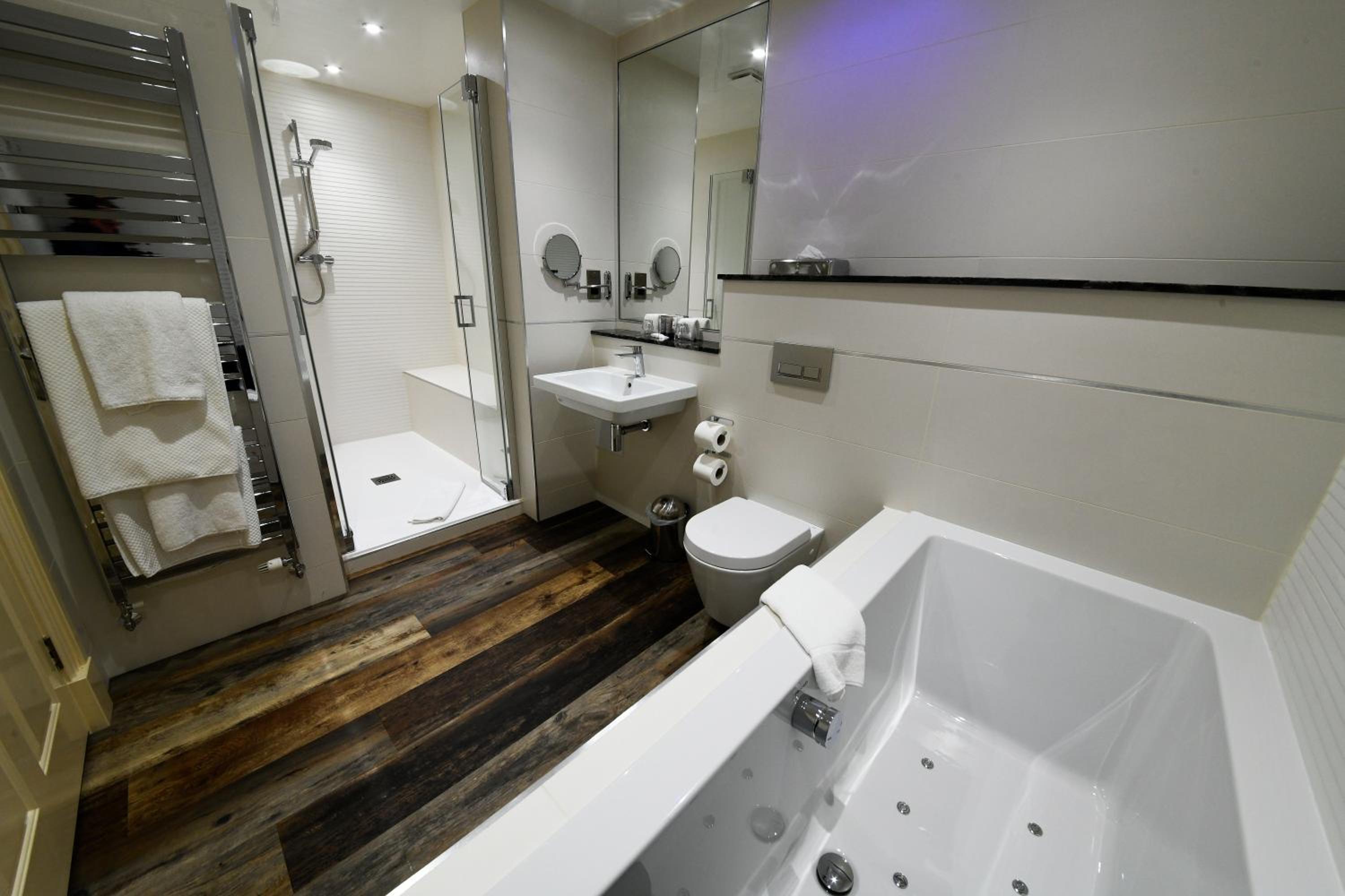 Junior Suite - Non-Smoking - Photo 12