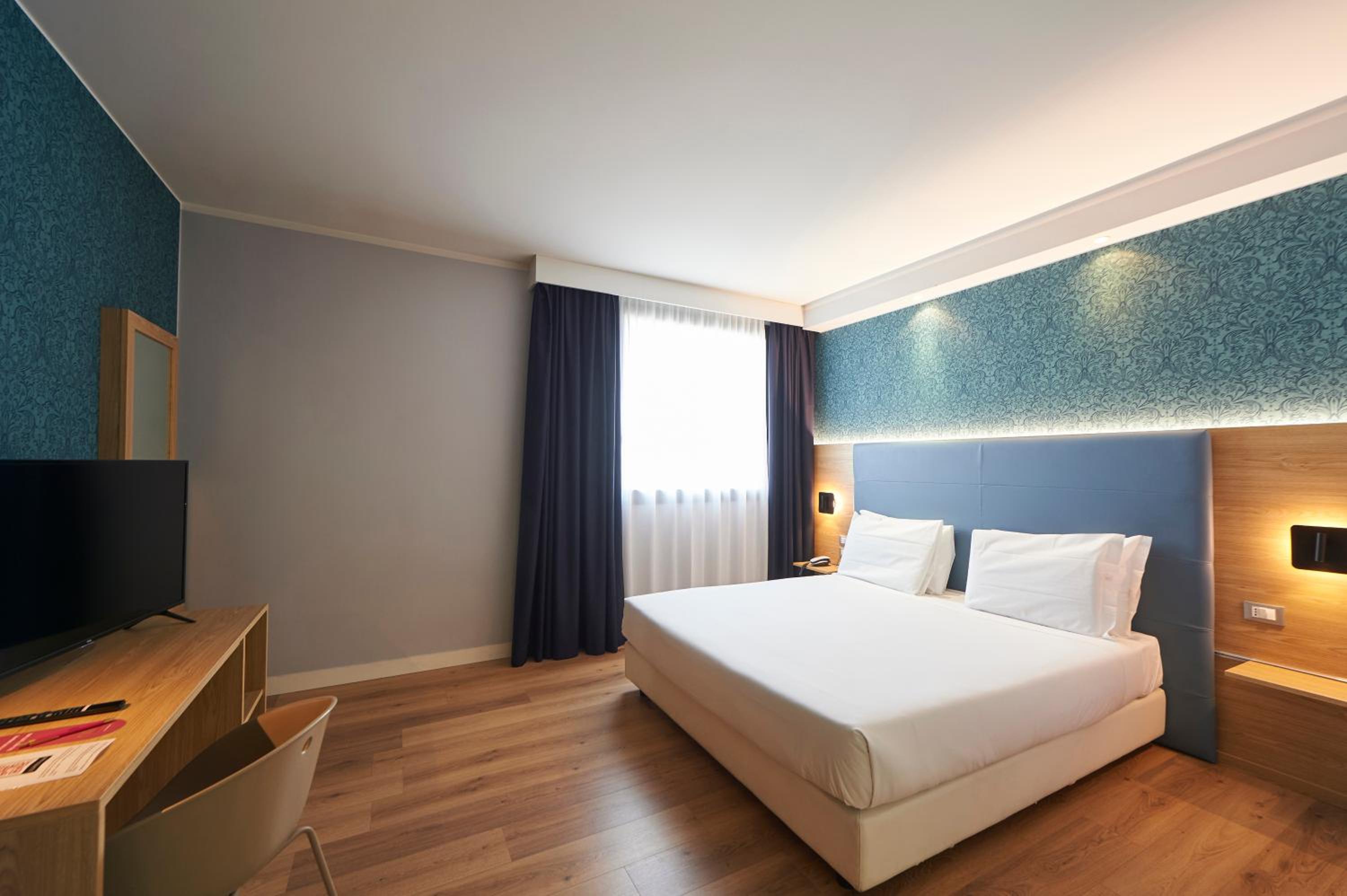 Deluxe Room - Photo 4