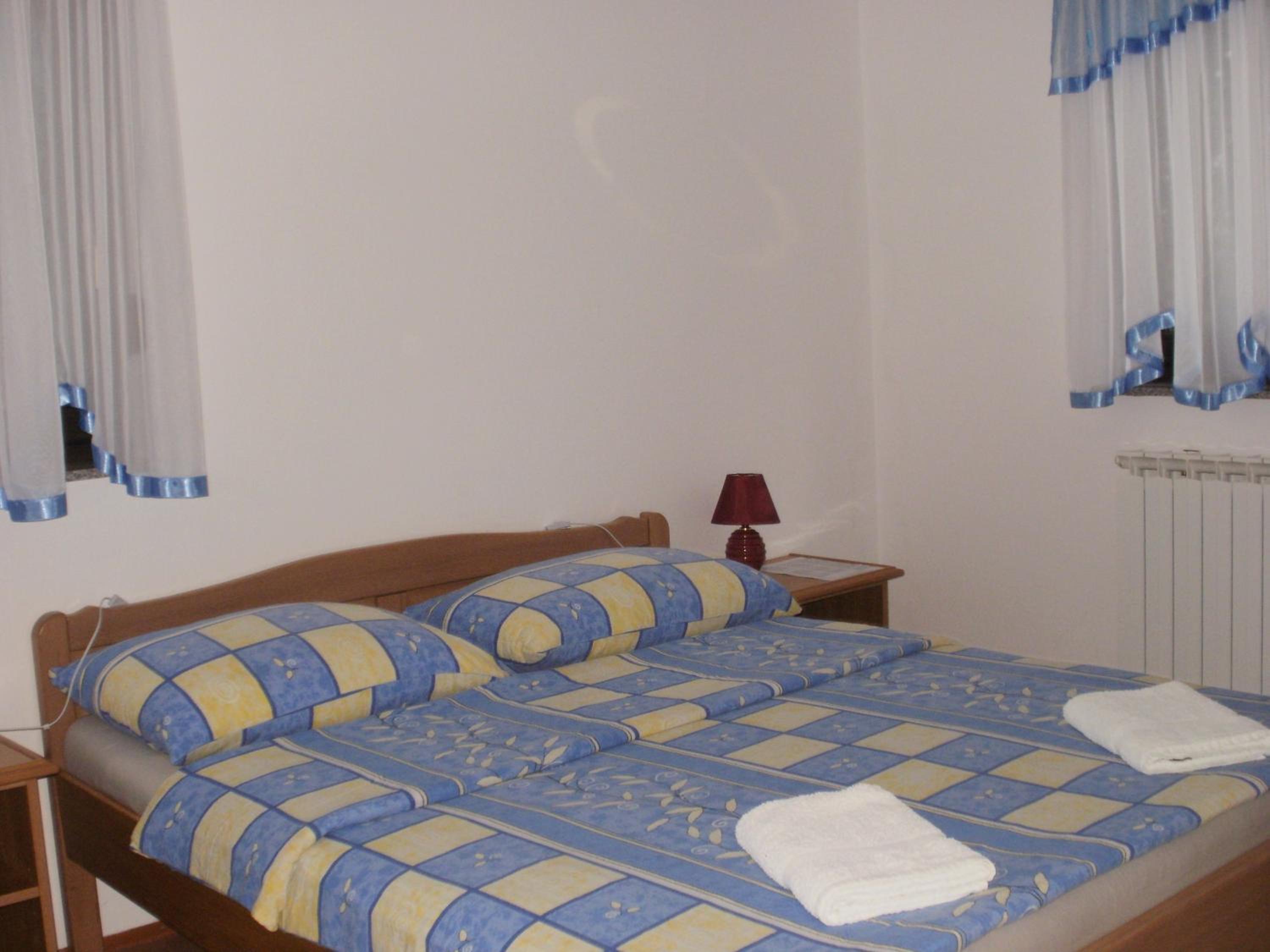 Double Room with Shared Bathroom photo 2