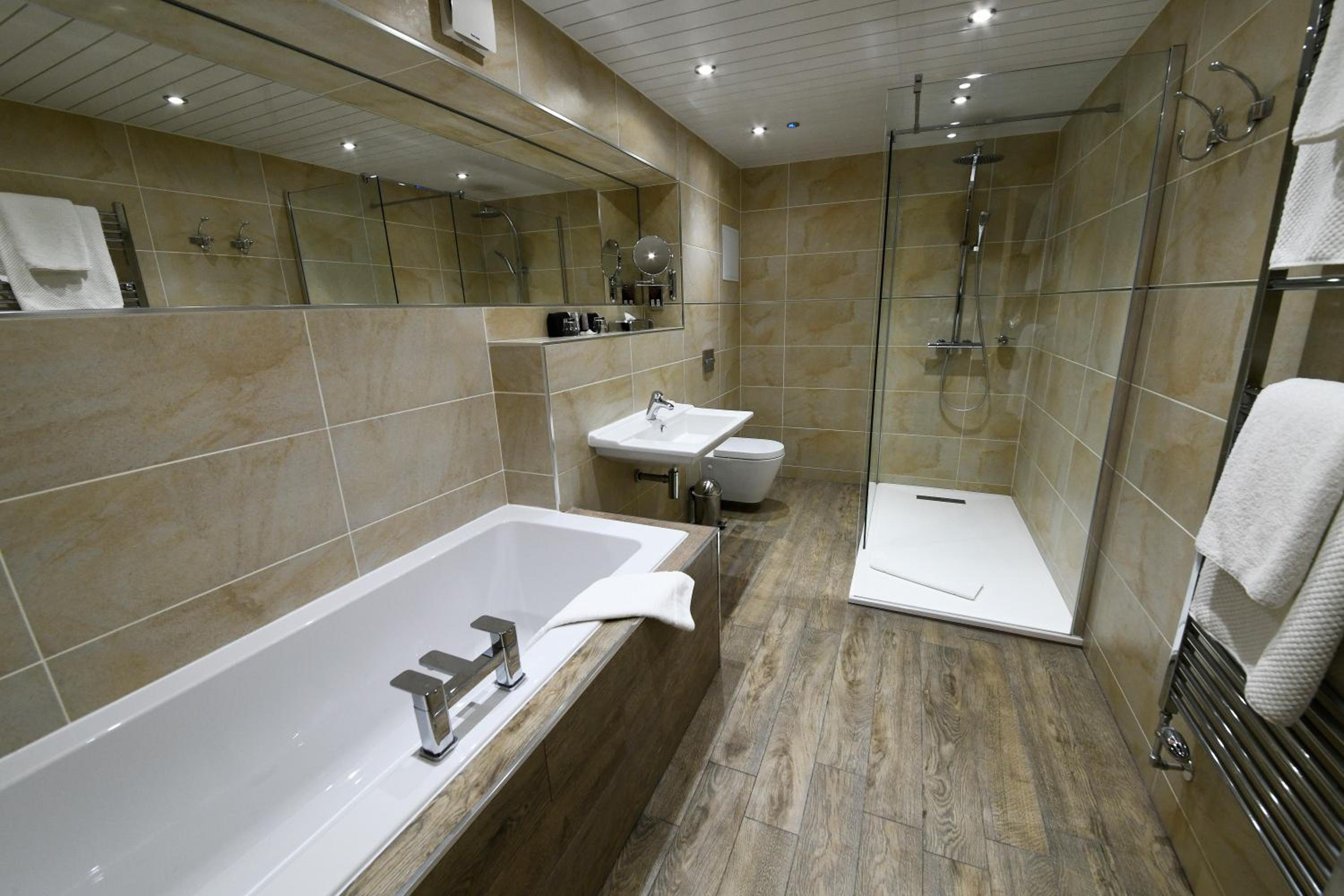 Junior Suite - Non-Smoking - Photo 13