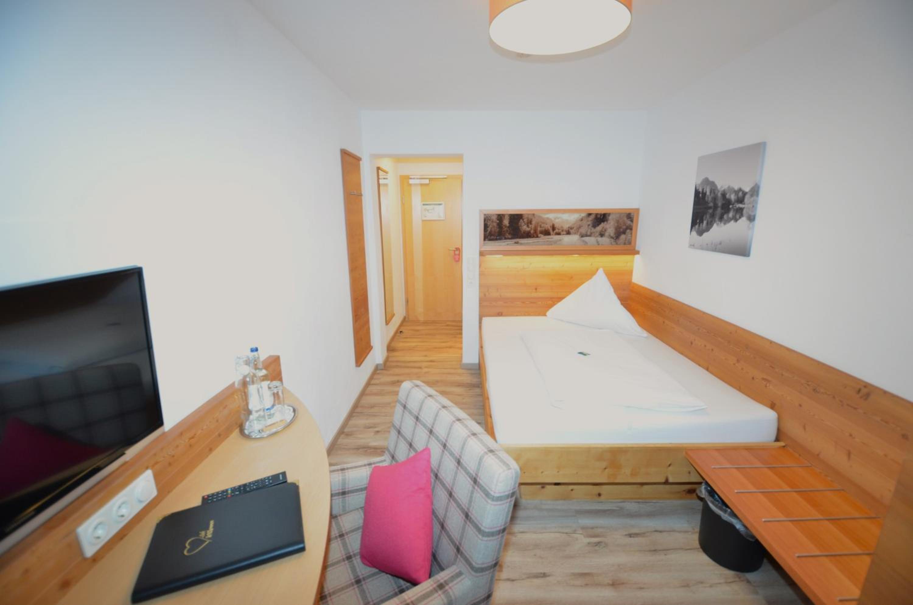 Small Double Room photo 1