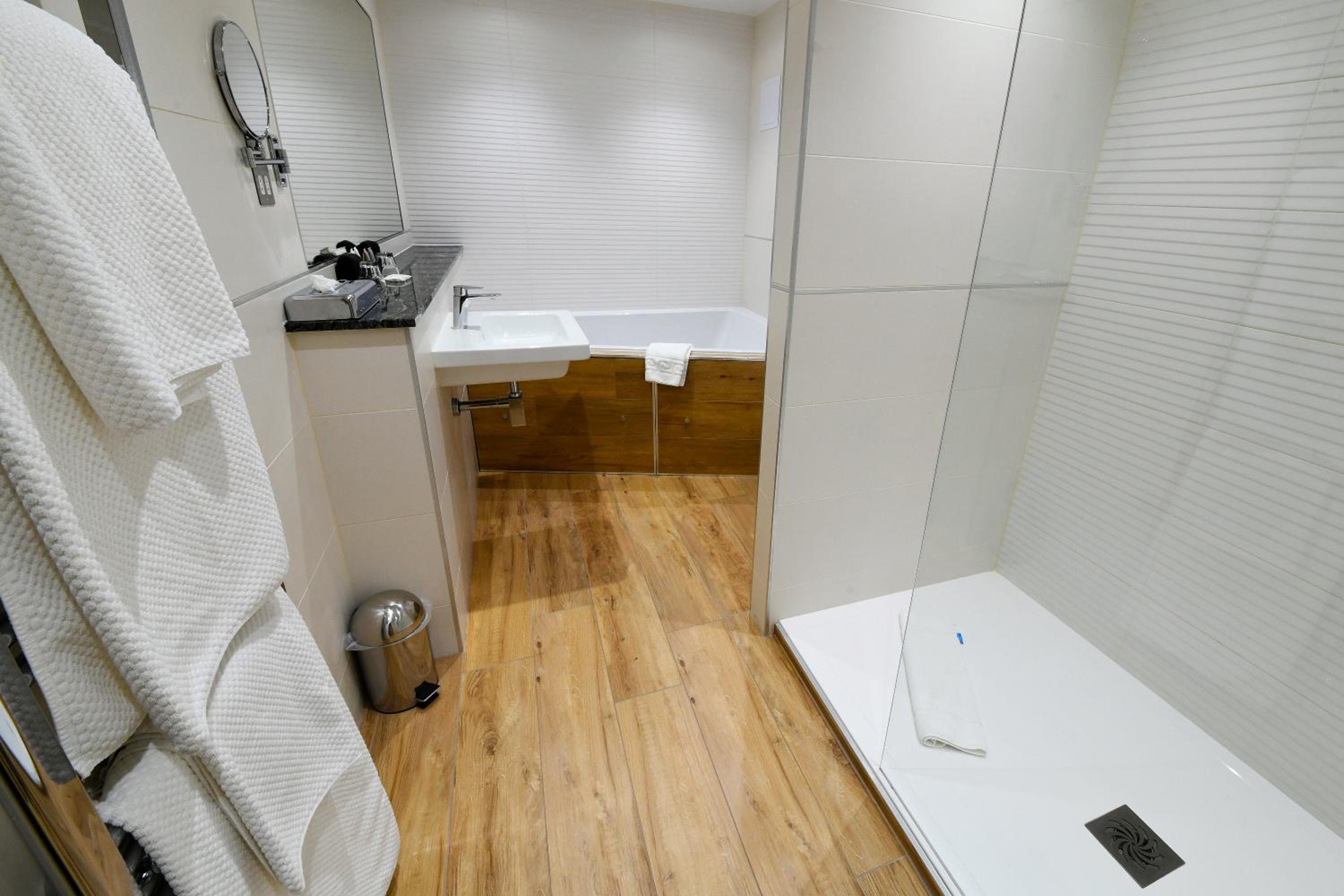 Junior Suite - Non-Smoking - Photo 14