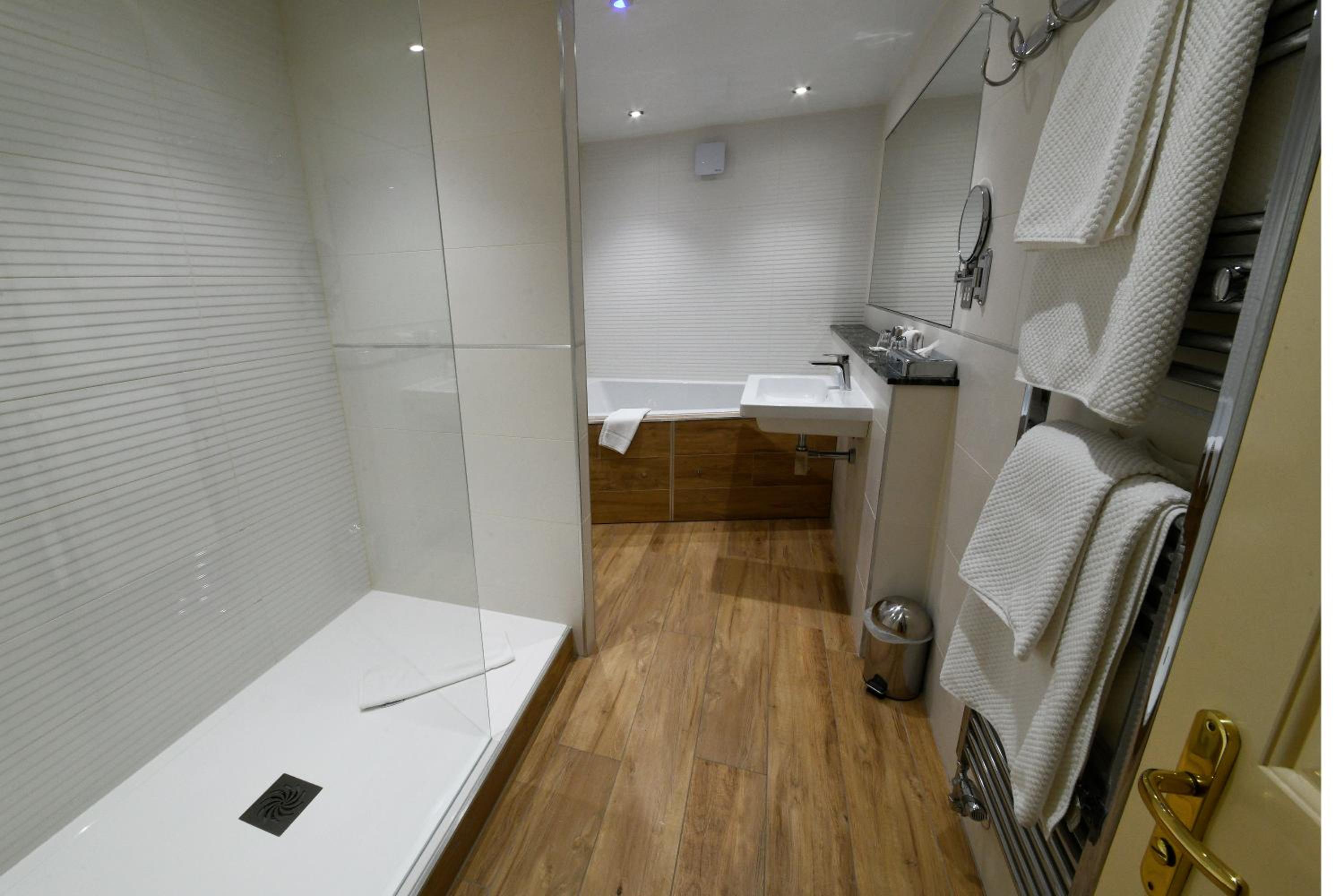 Junior Suite - Non-Smoking - Photo 3