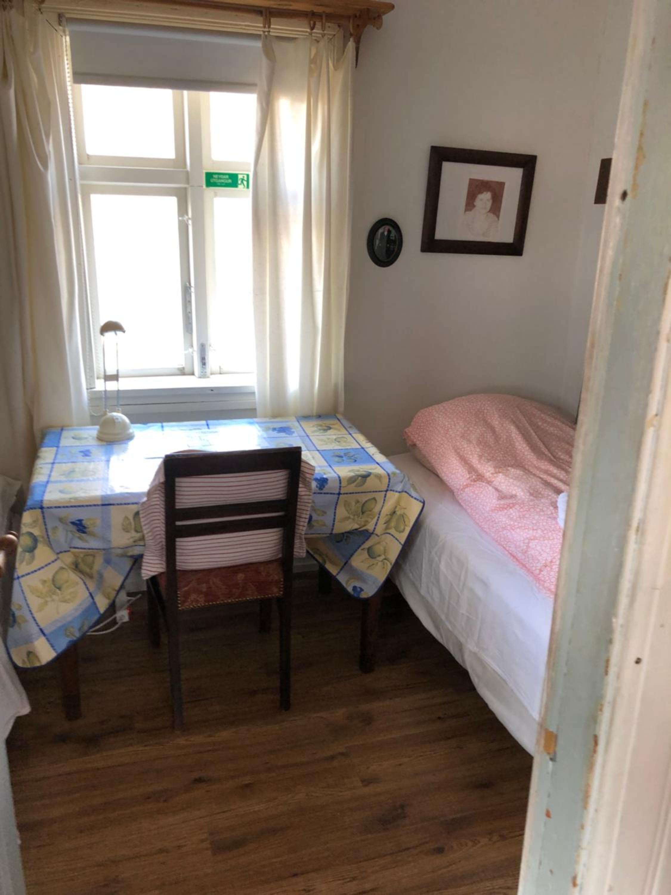 Three-Bedroom House - Photo 10