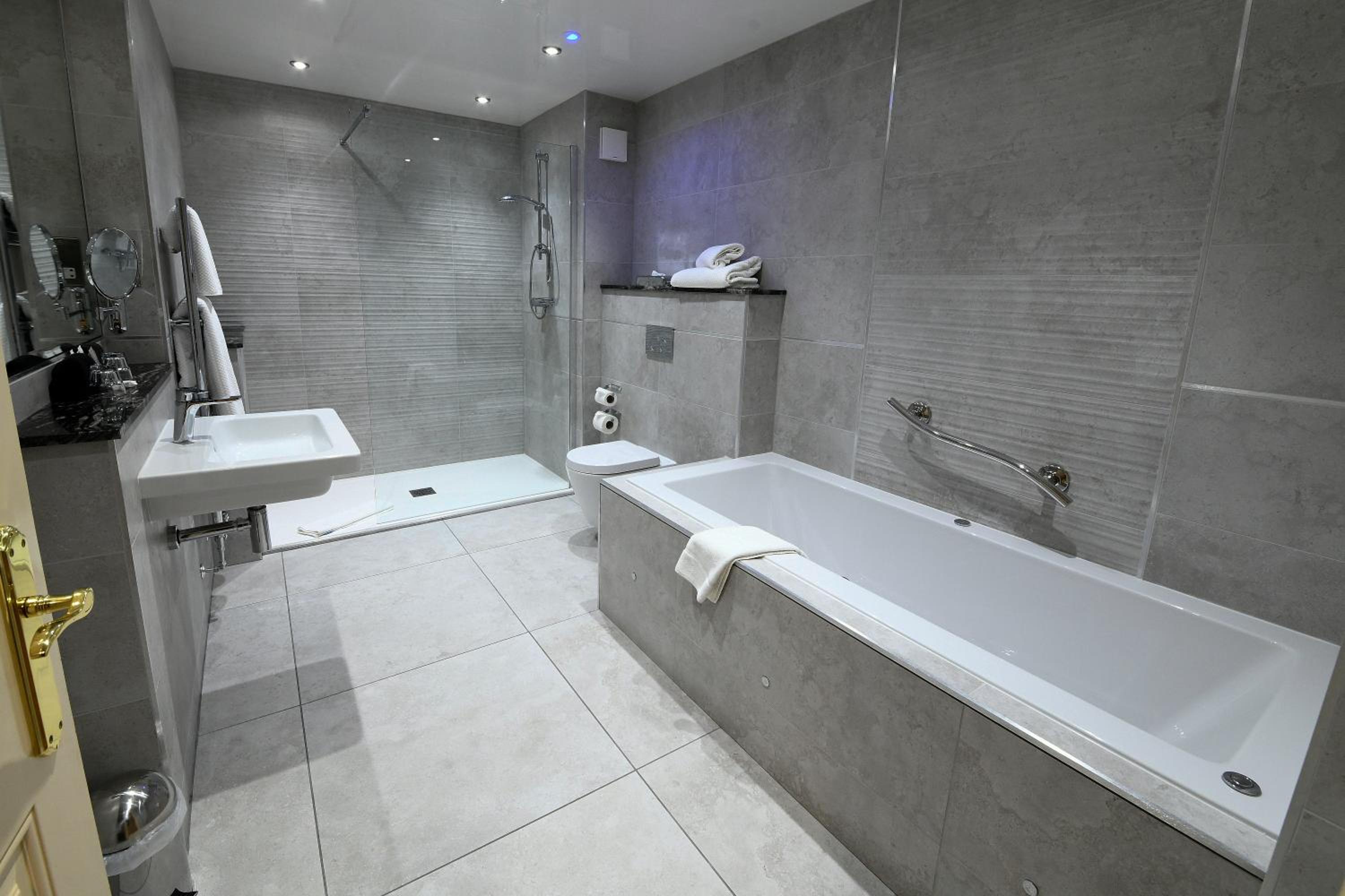 Junior Suite - Non-Smoking - Photo 10