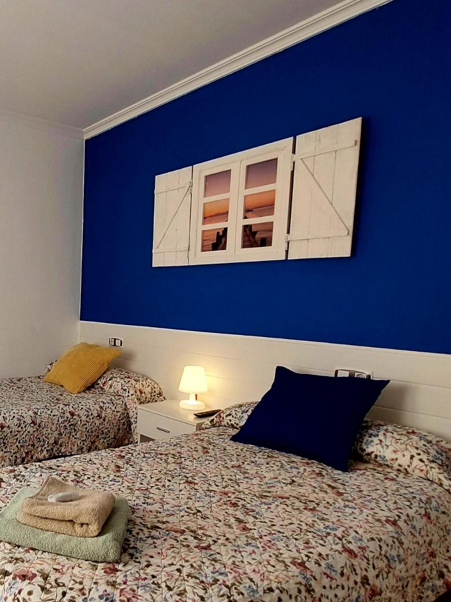 Twin Room with Shared Bathroom photo 2