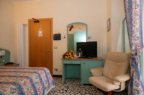 Standard Double or Twin Room photo 2