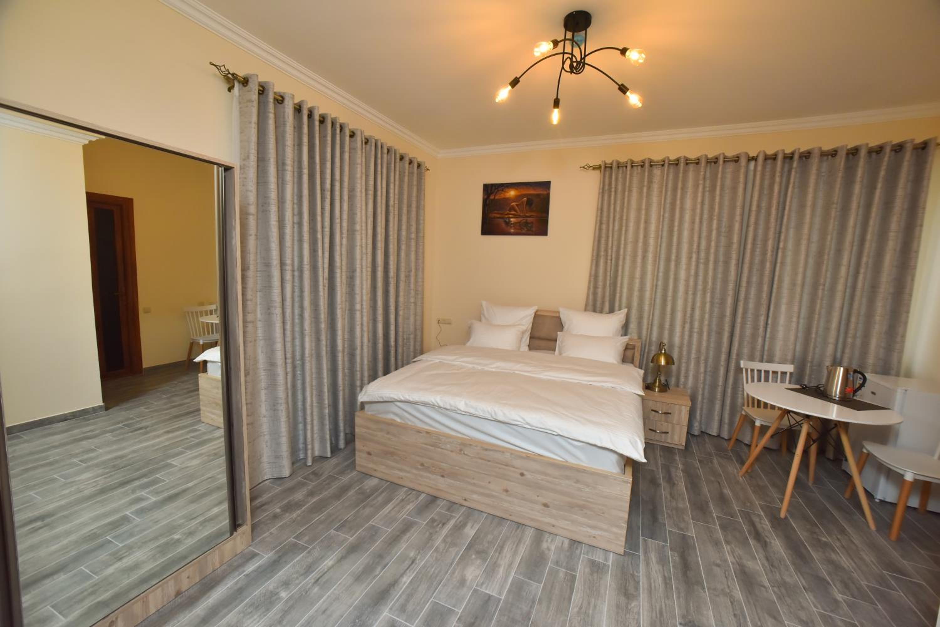 Large Single Room photo 2