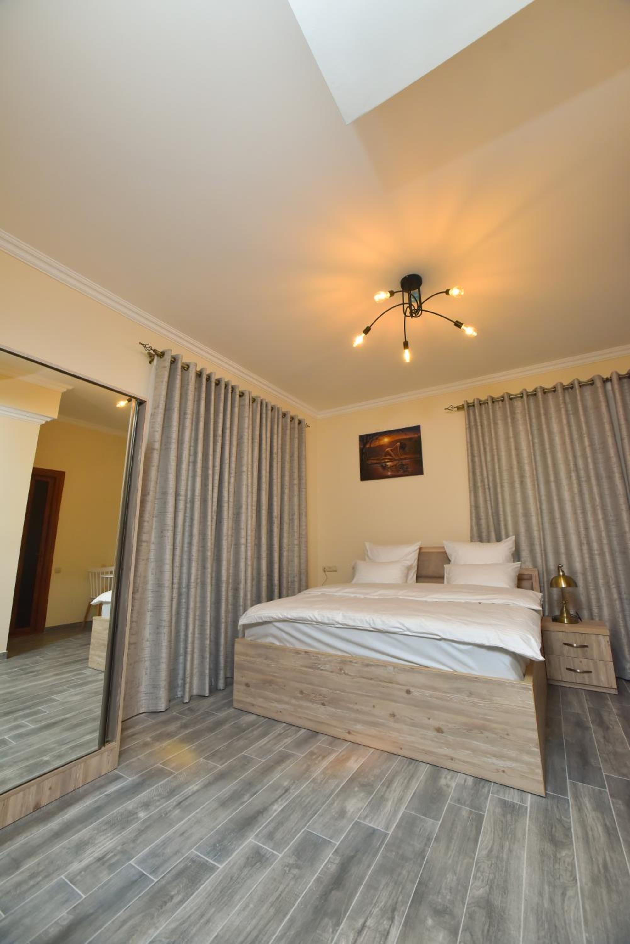 Large Single Room photo 3