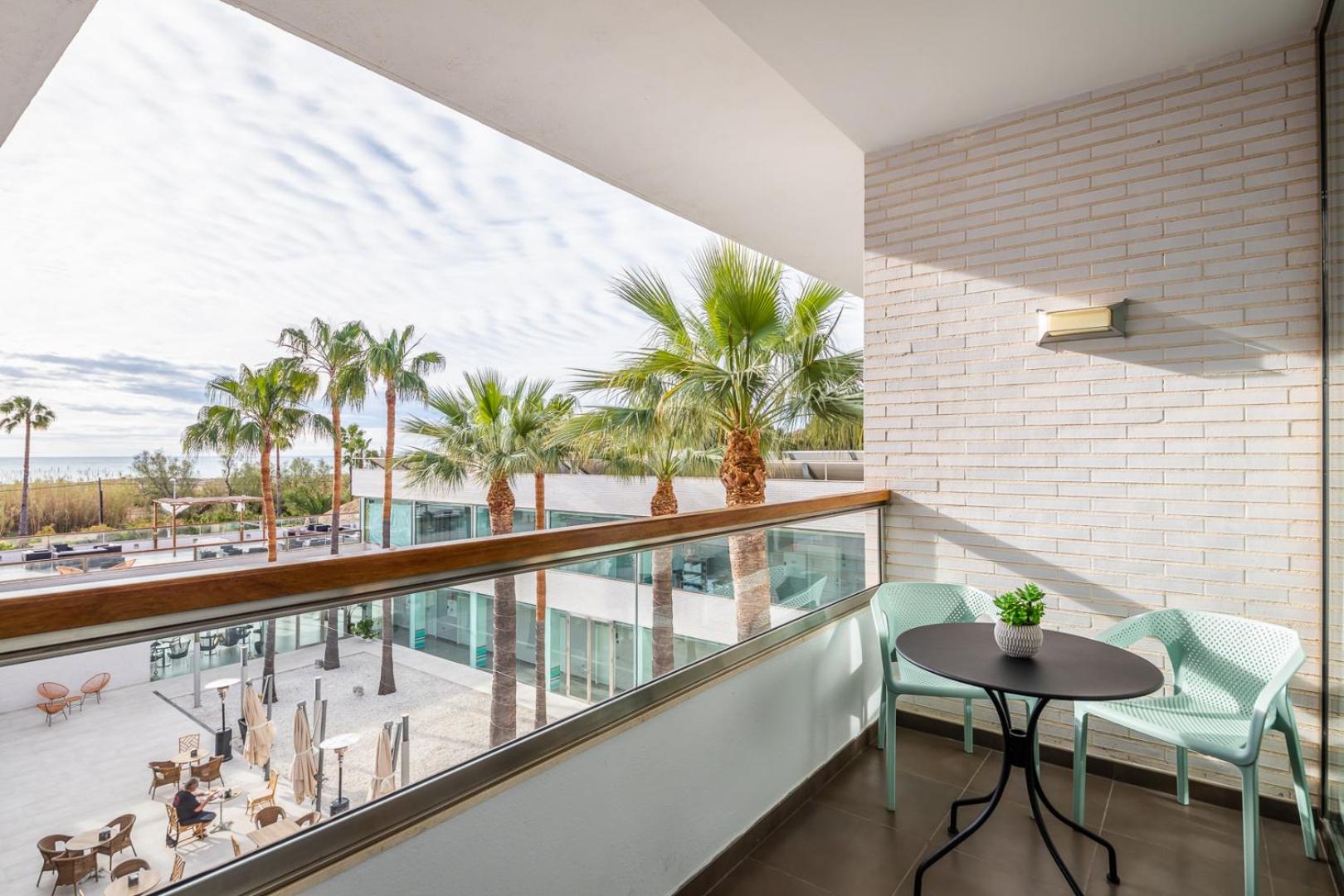 Deluxe Double Room With Sea View - Photo 8