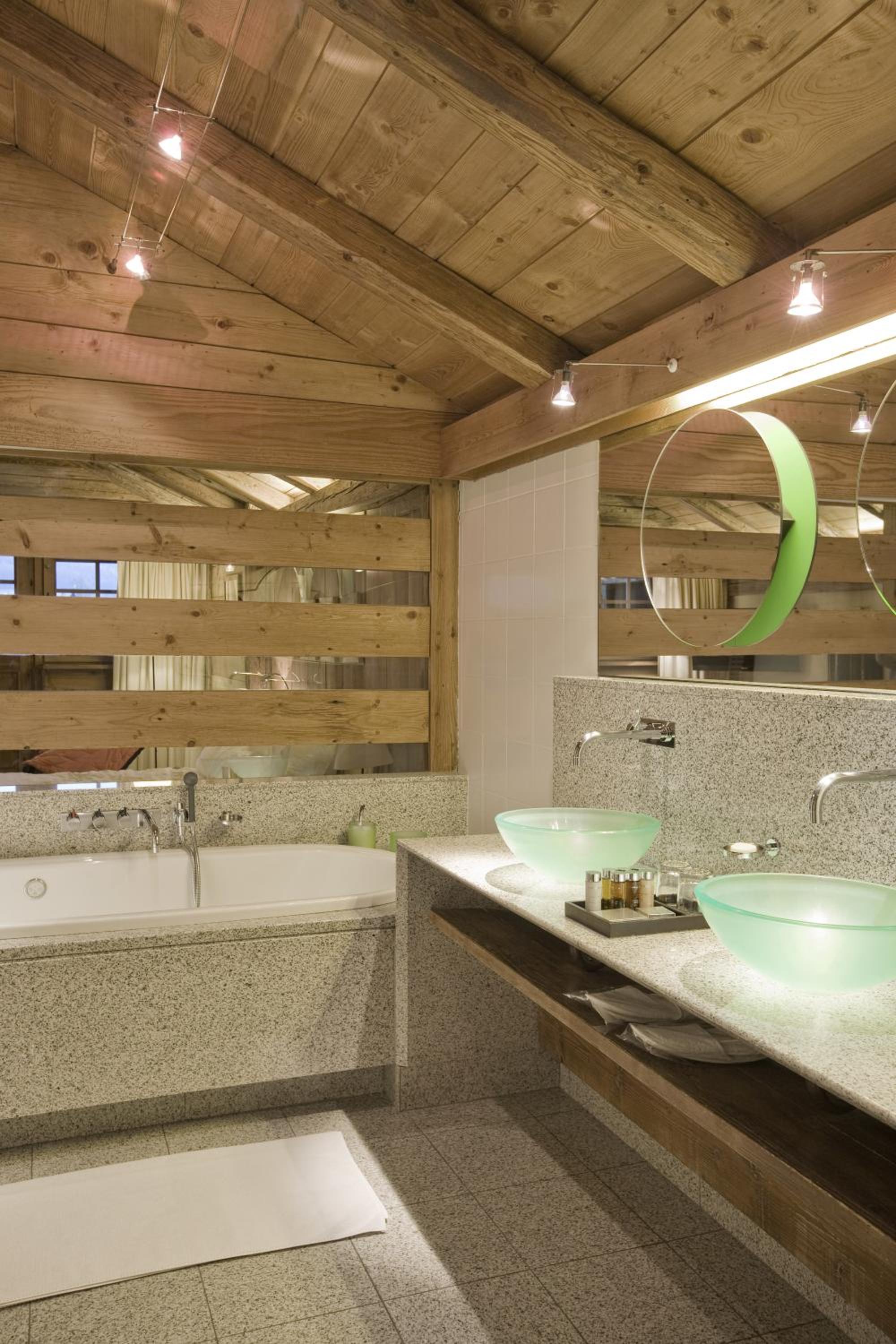 Chambre Double ou Lits Jumeaux de Luxe avec Cheminée – La Ferme