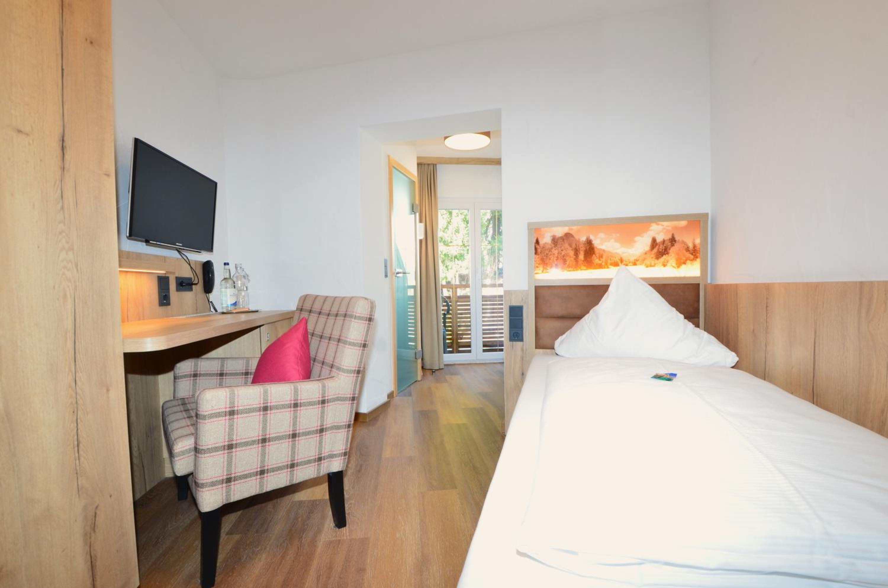 Single Room with Mountain View photo 2