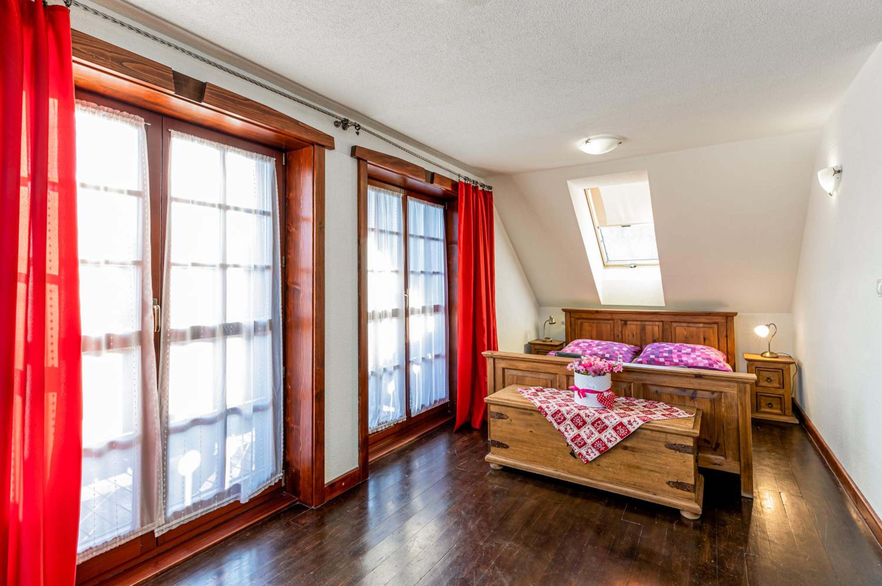 Large Double Room - Photo 4