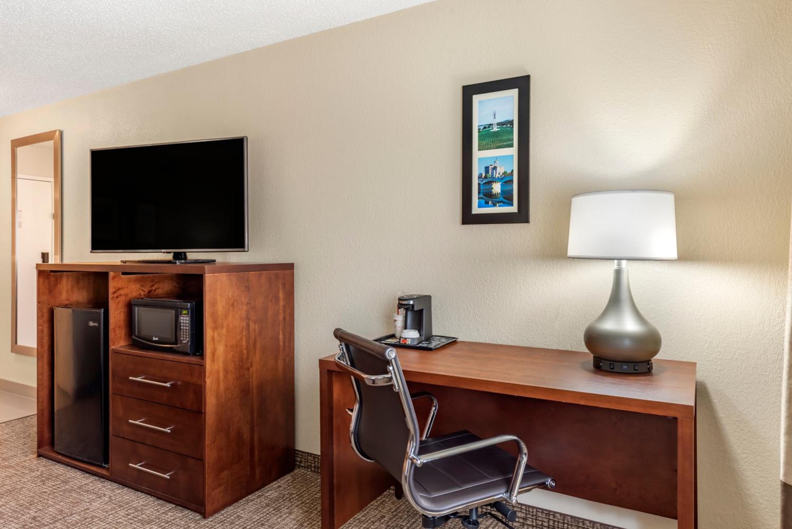 King Room - Accessible/Non Smoking - Photo 2