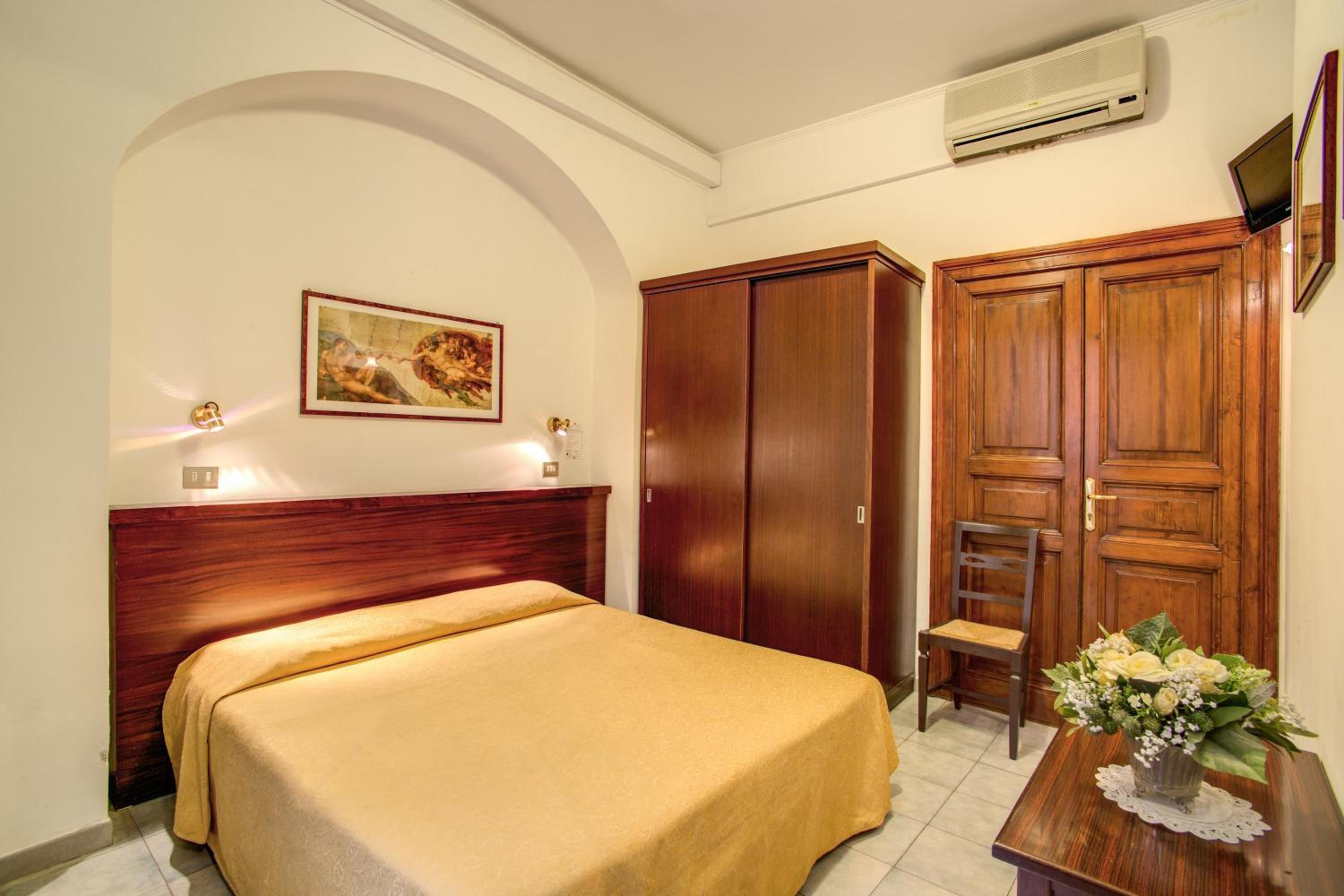 Standard Double or Twin Room photo 2